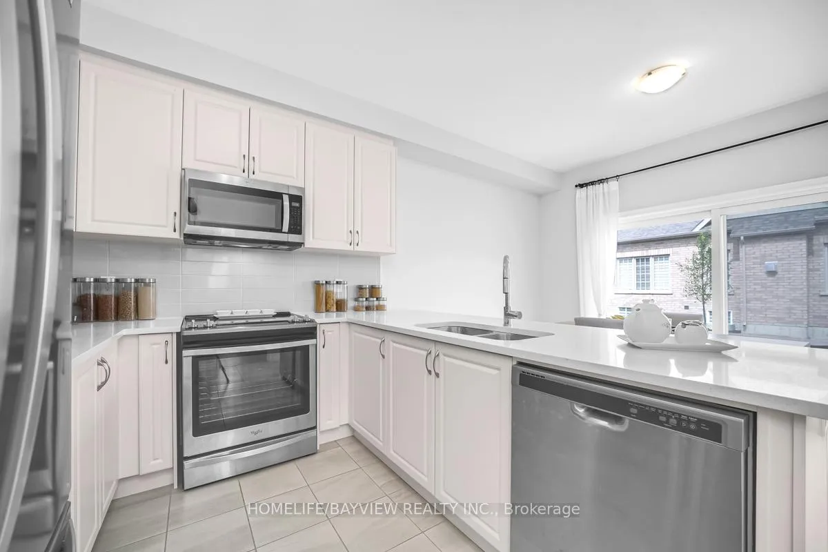 Photo 23 of 52 Bluestone Crescent, Brampton, Sandringham-Wellington — HOMEH