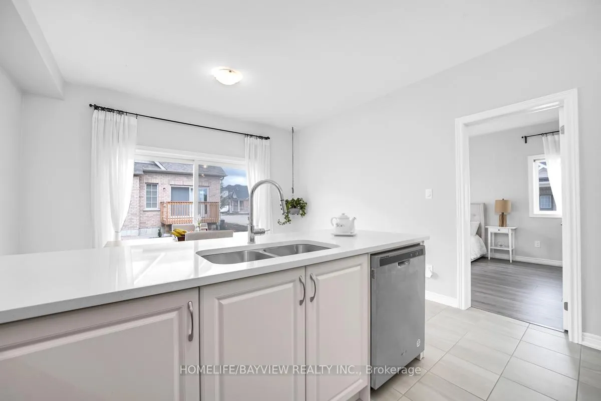 Photo 24 of 52 Bluestone Crescent, Brampton, Sandringham-Wellington — HOMEH