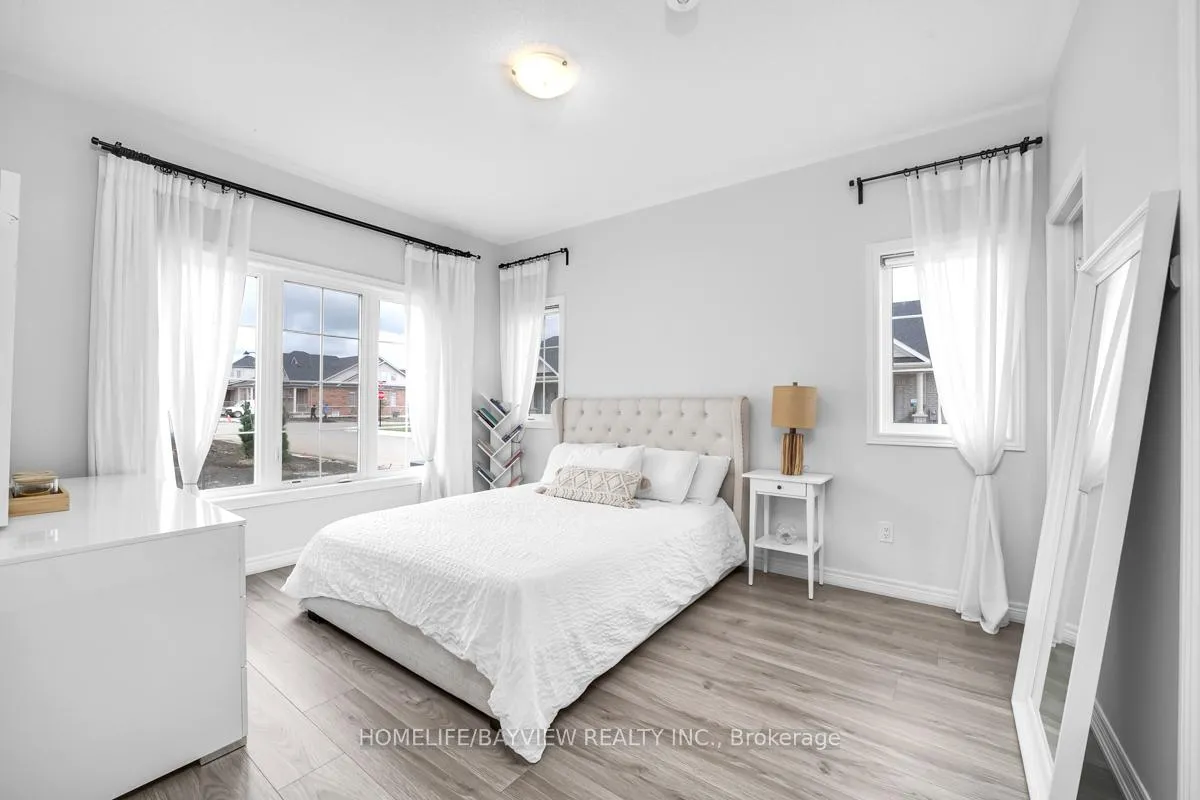 Photo 25 of 52 Bluestone Crescent, Brampton, Sandringham-Wellington — HOMEH