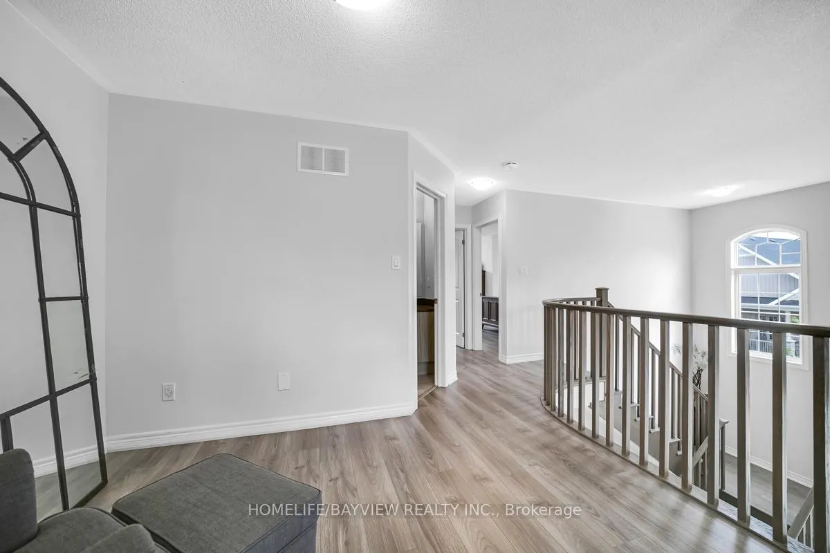 Photo 33 of 52 Bluestone Crescent, Brampton, Sandringham-Wellington — HOMEH