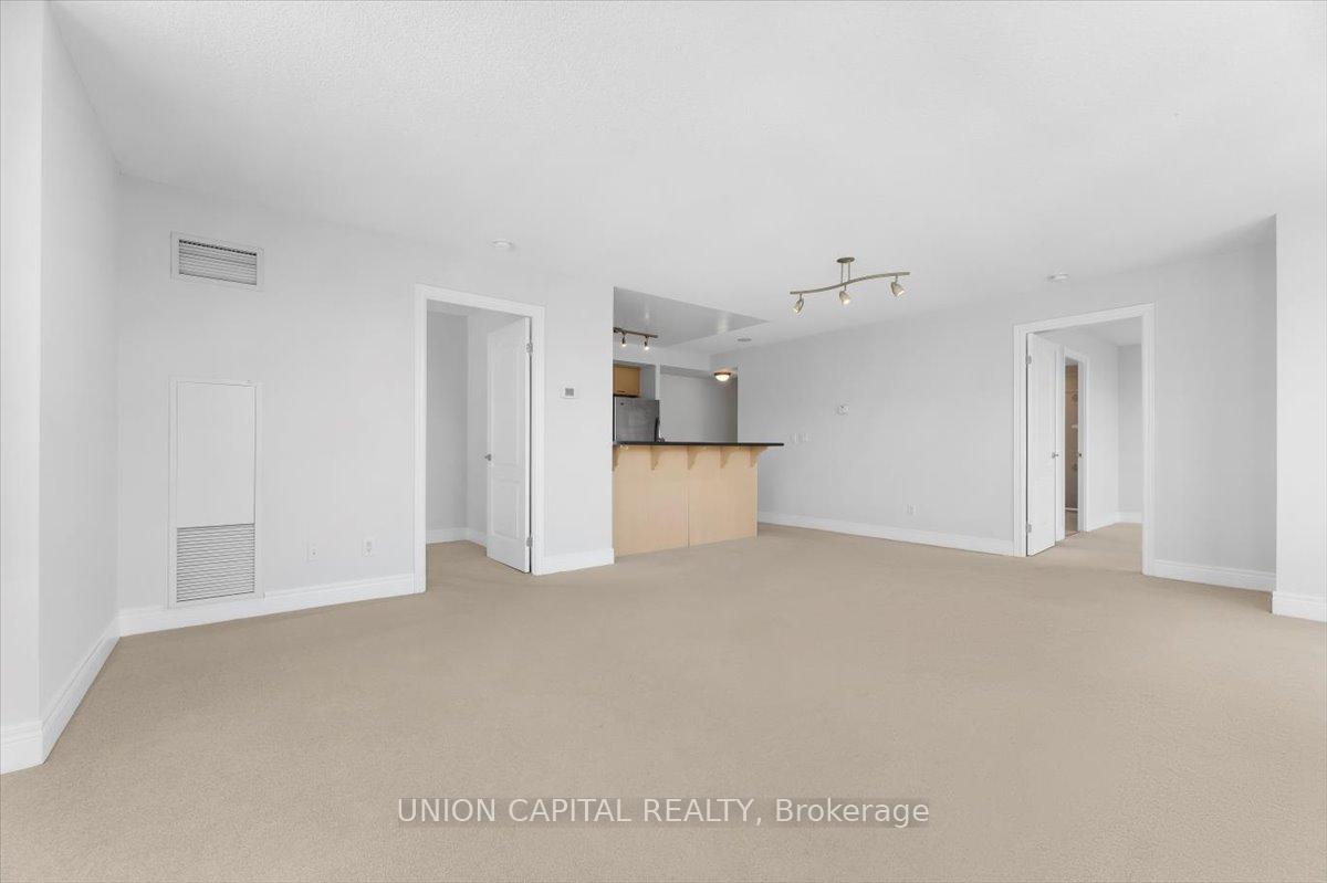 Photo 6 of Unit 306, 62 Suncrest Boulevard, Markham, Commerce Valley — HOMEH