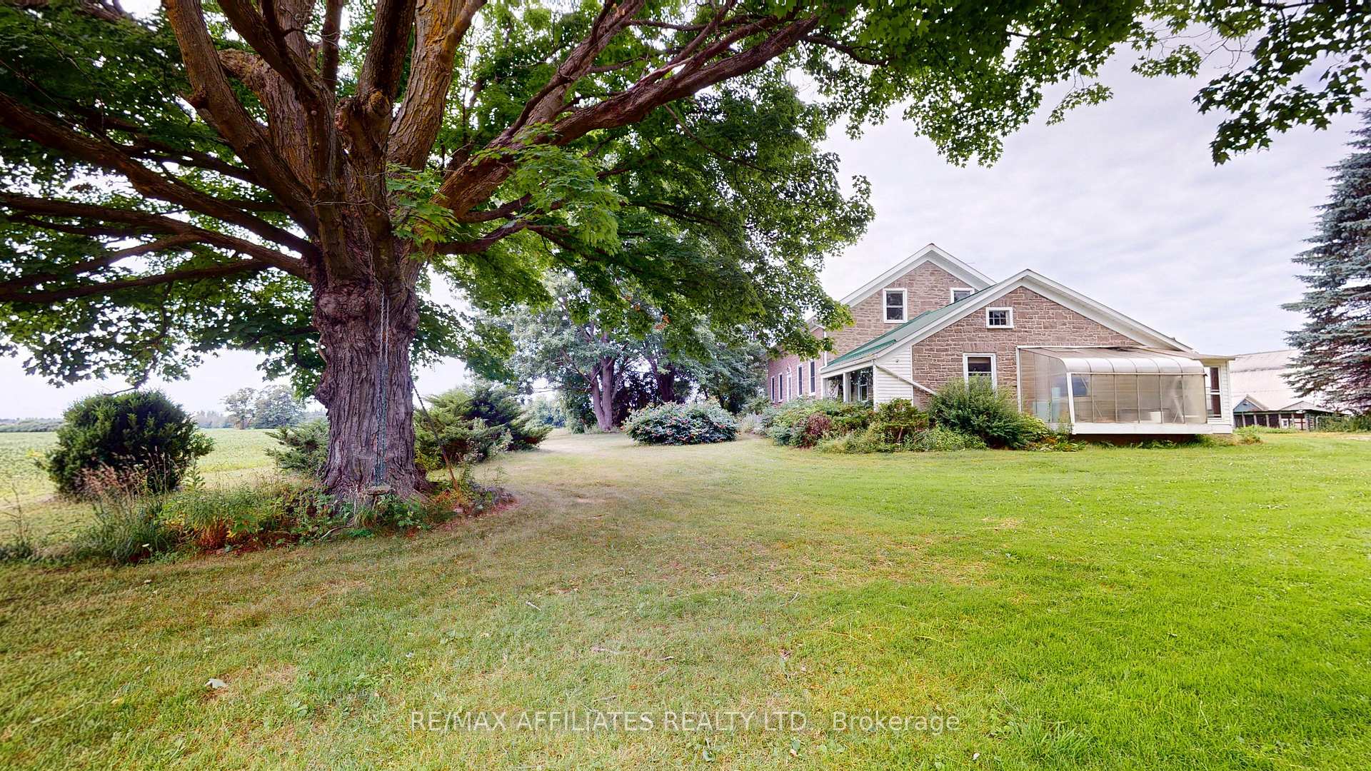 Photo 2 of 814 Scott Road, Edwardsburgh/Cardinal, Edwardsburgh/Cardinal Twp — HOMEH