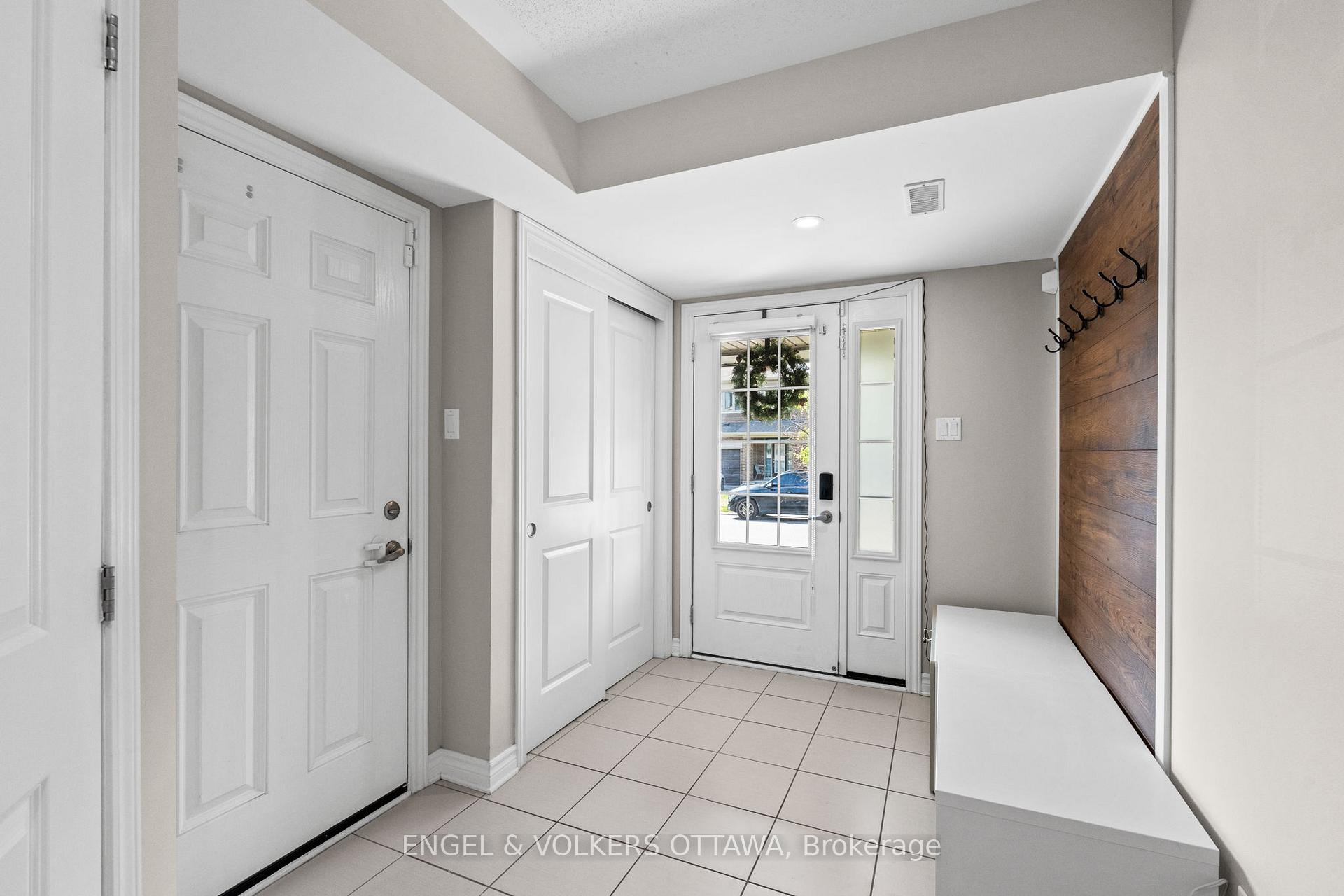 Photo 3 of 618 Lauraleaf Crescent, Ottawa, Barrhaven - Half Moon Bay — HOMEH