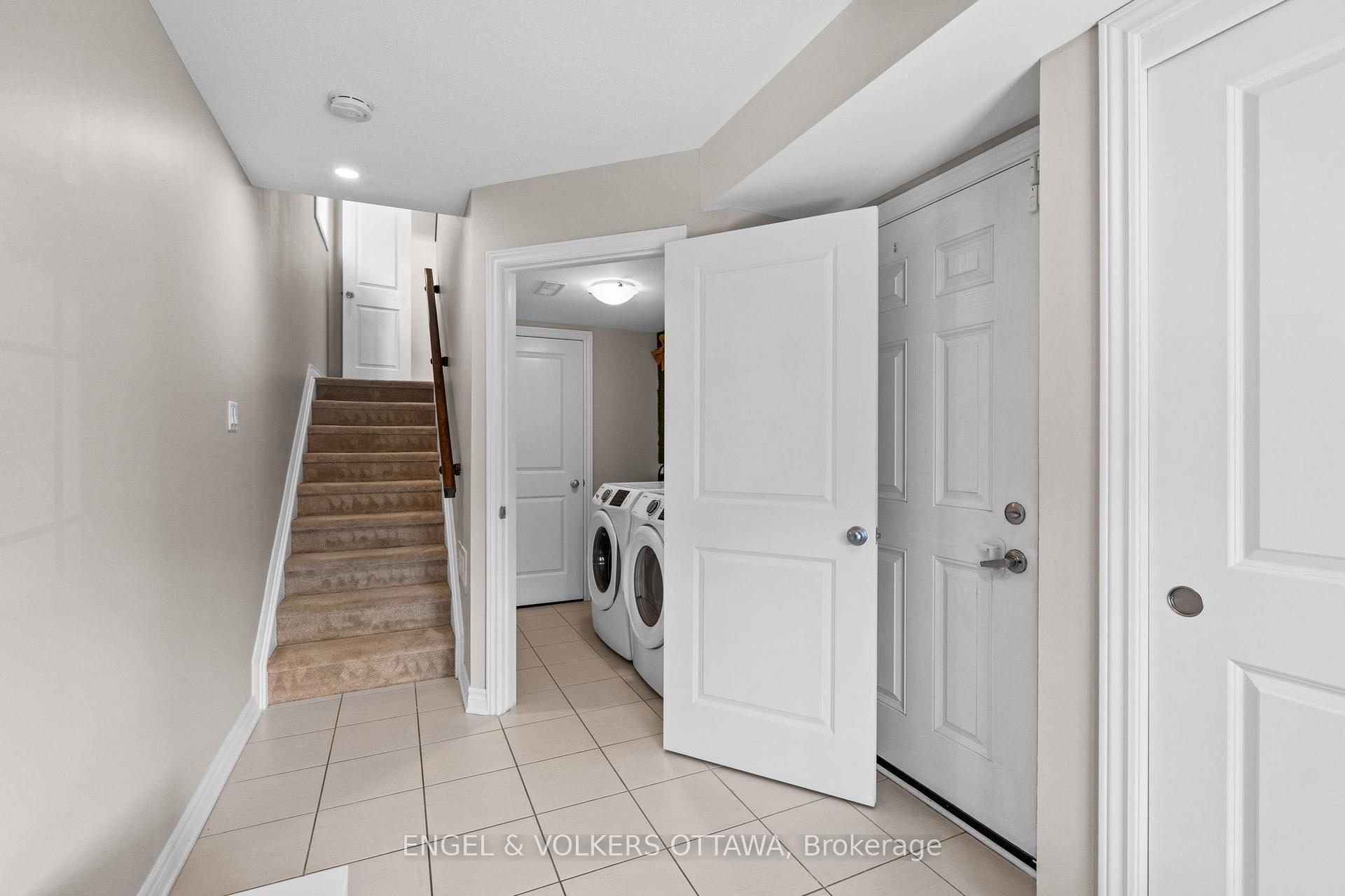 Photo 5 of 618 Lauraleaf Crescent, Ottawa, Barrhaven - Half Moon Bay — HOMEH