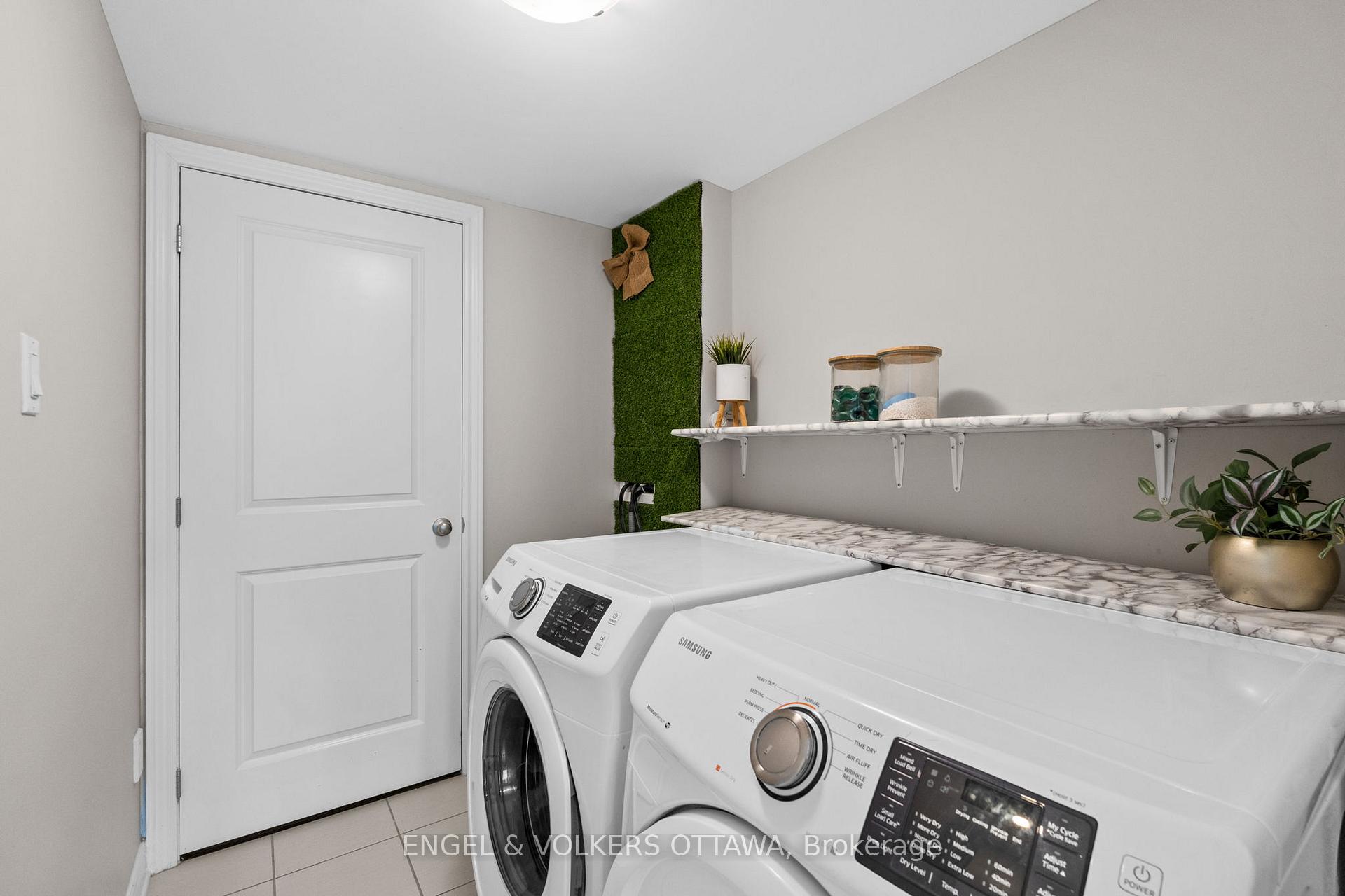 Photo 6 of 618 Lauraleaf Crescent, Ottawa, Barrhaven - Half Moon Bay — HOMEH