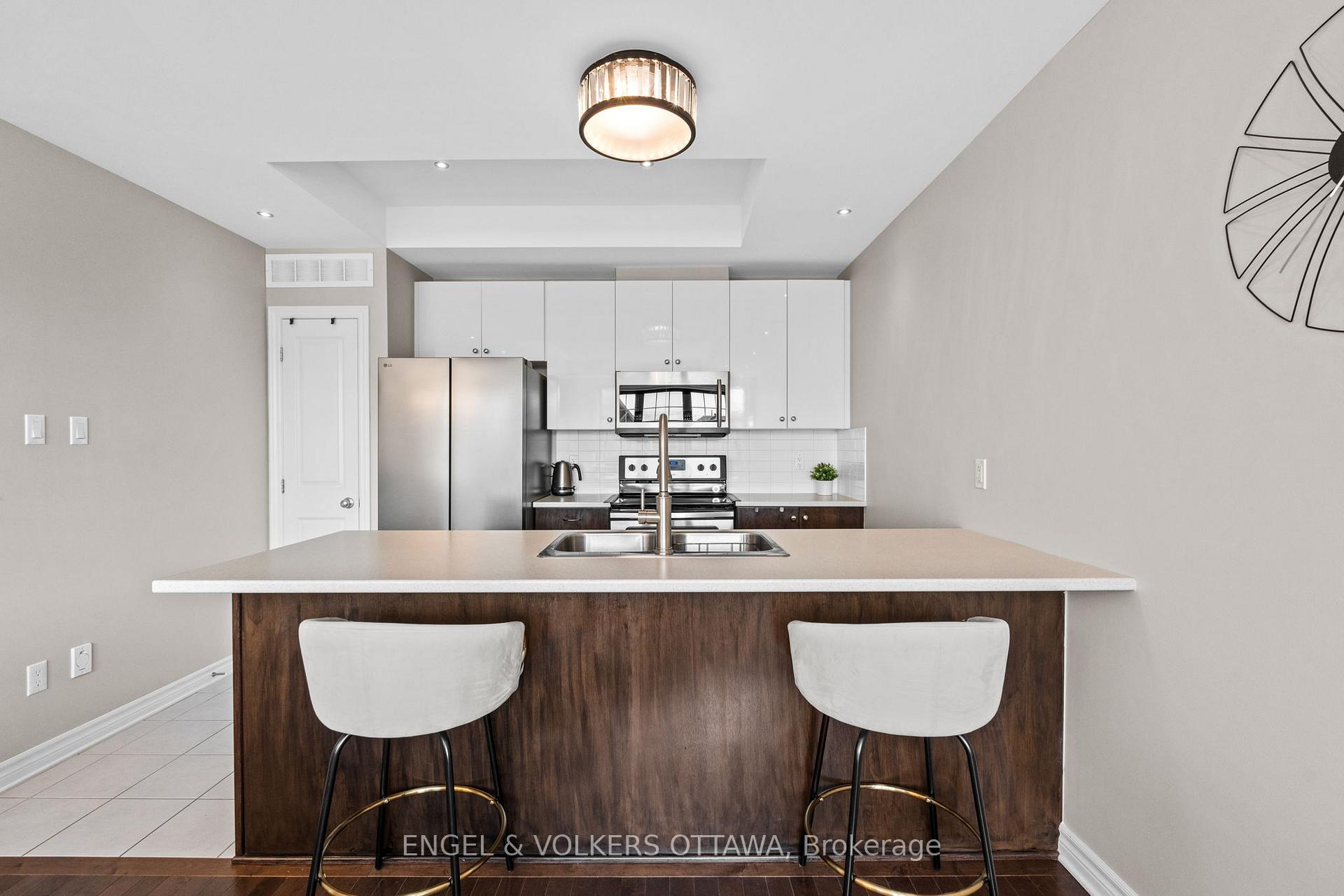 Photo 8 of 618 Lauraleaf Crescent, Ottawa, Barrhaven - Half Moon Bay — HOMEH