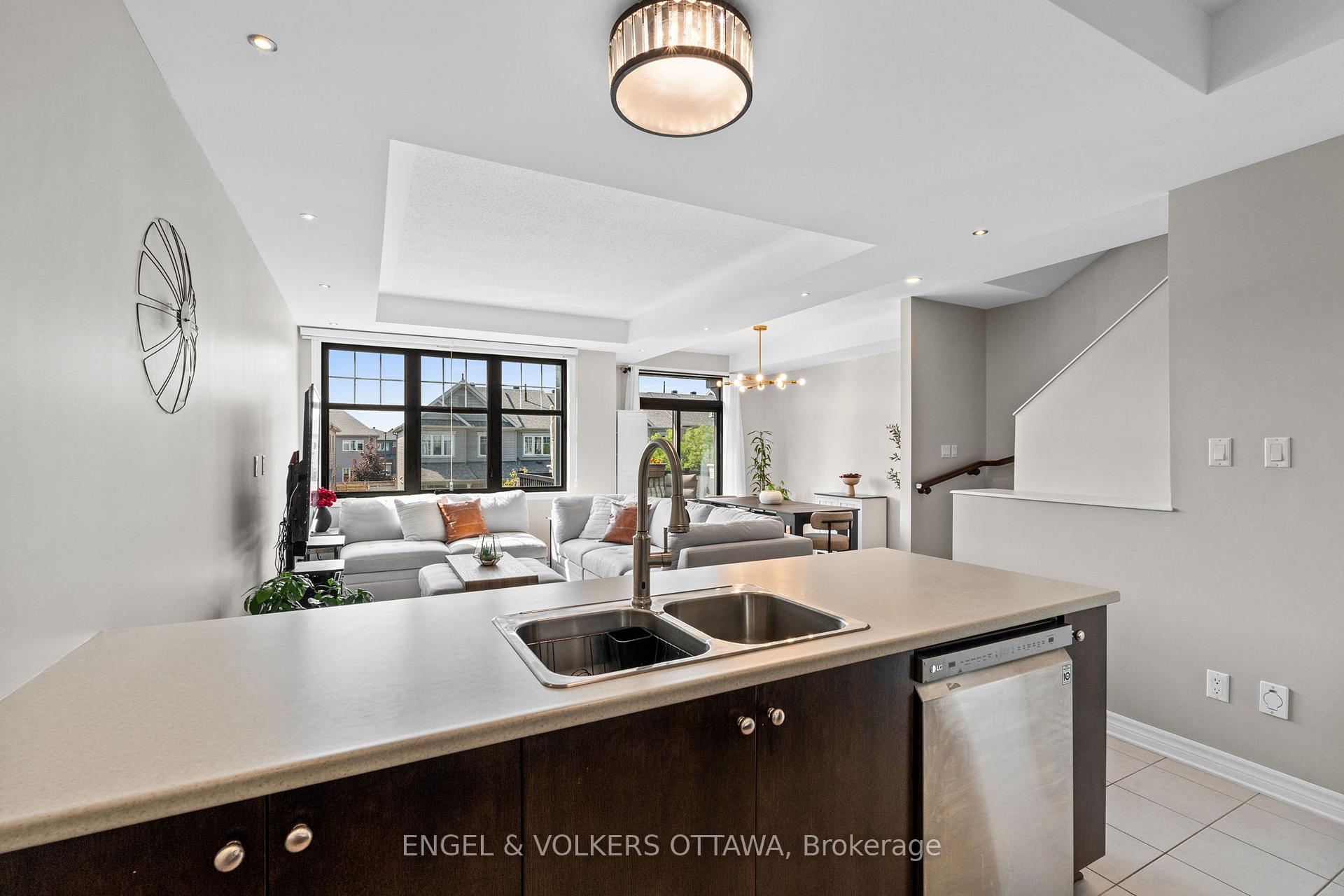 Photo 12 of 618 Lauraleaf Crescent, Ottawa, Barrhaven - Half Moon Bay — HOMEH