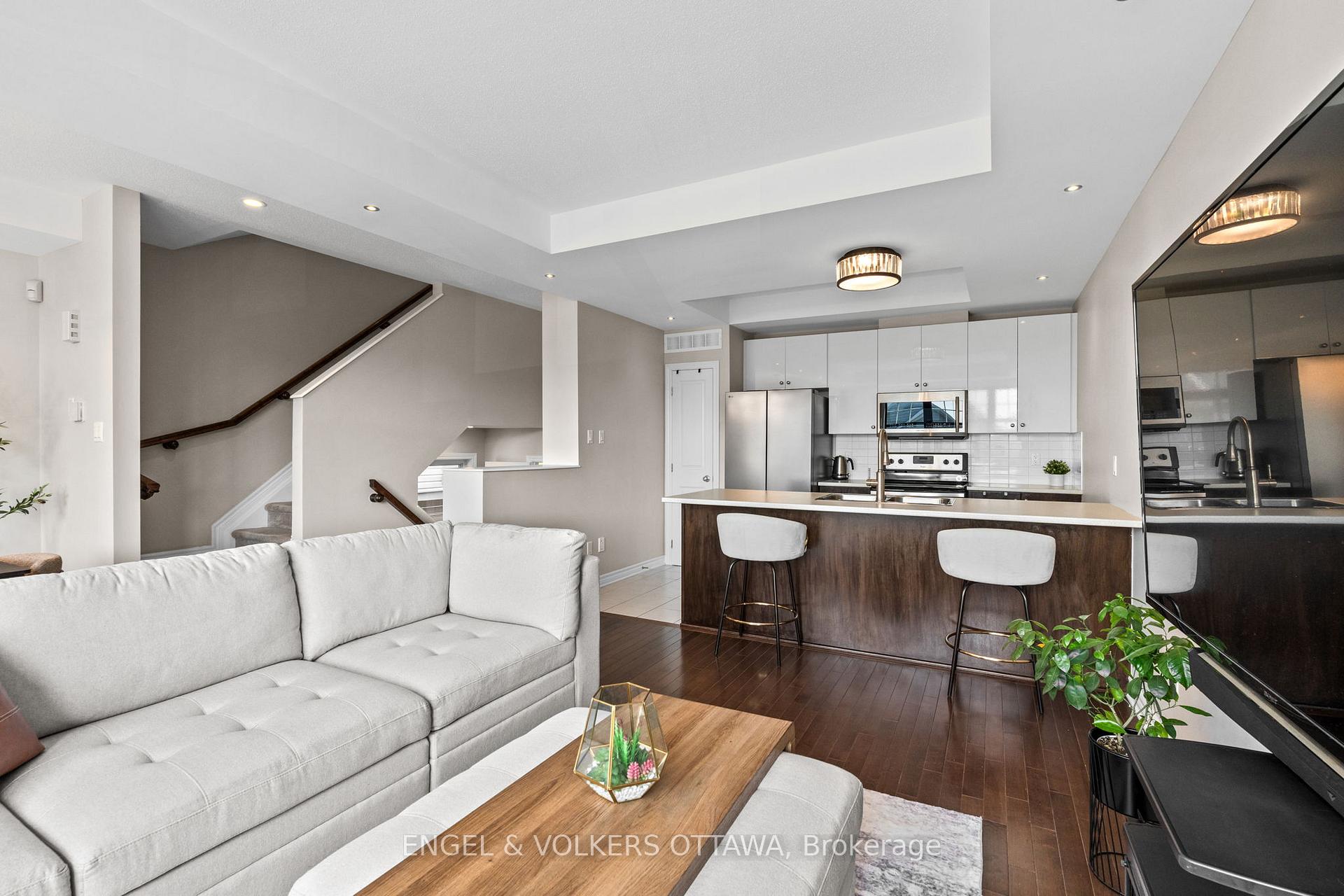 Photo 13 of 618 Lauraleaf Crescent, Ottawa, Barrhaven - Half Moon Bay — HOMEH