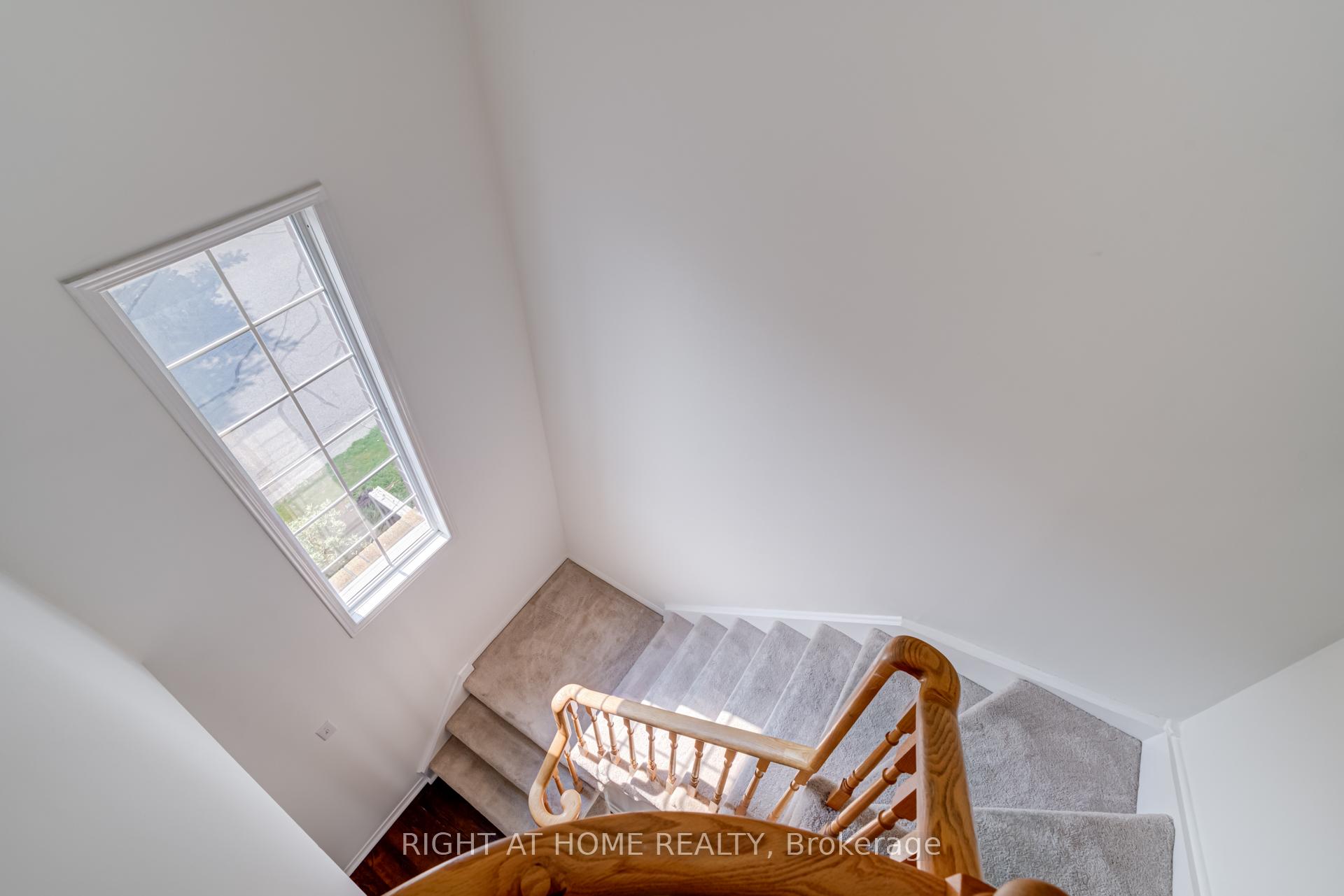 Photo 3 of Unit 22, 1735 Walnut Lane, Pickering, Town Centre — HOMEH