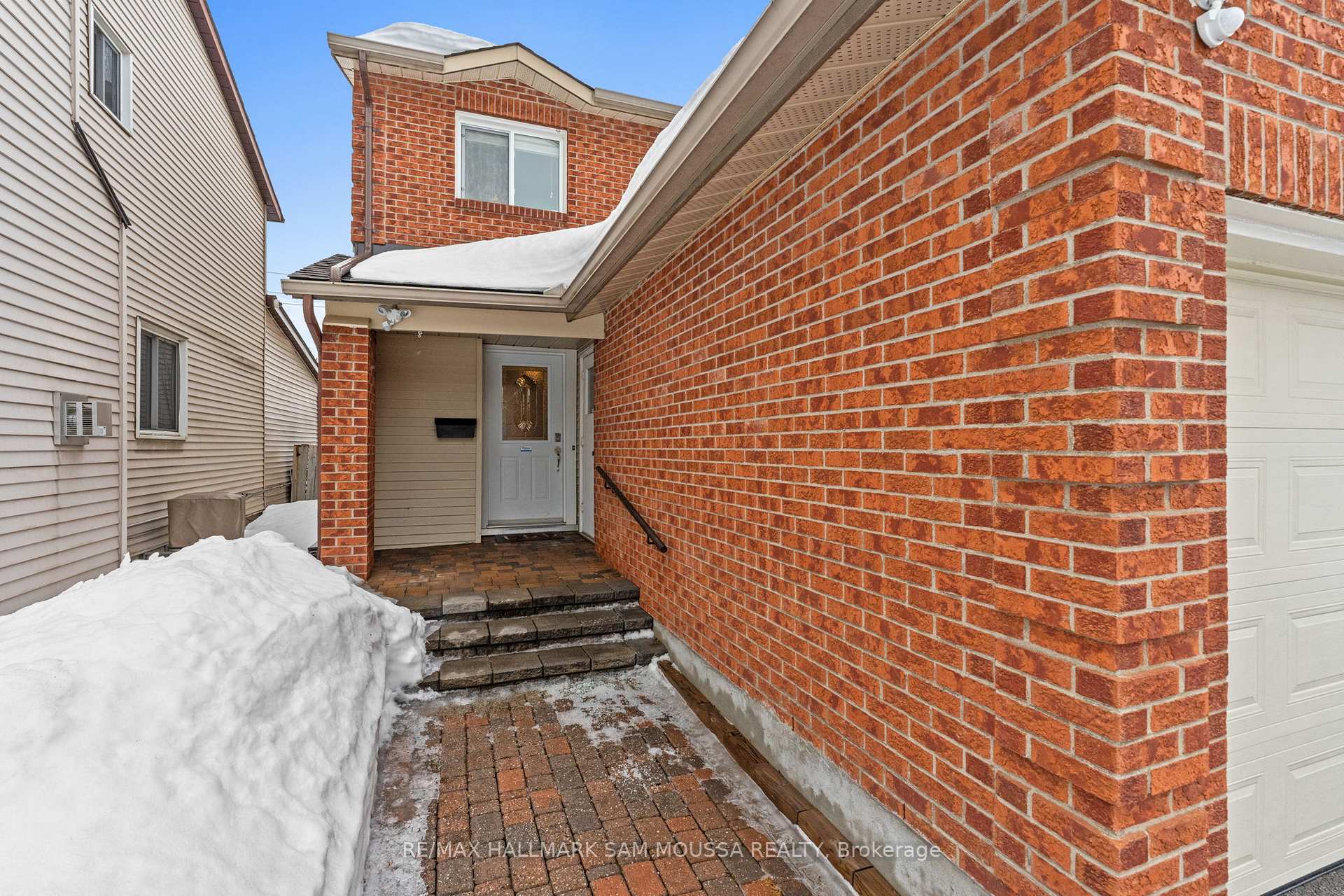 Photo 3 of 56 Coolspring Crescent, Ottawa, Borden Farm/Stewart Farm/Carleton Heights/Parkwood Hills — HOMEH