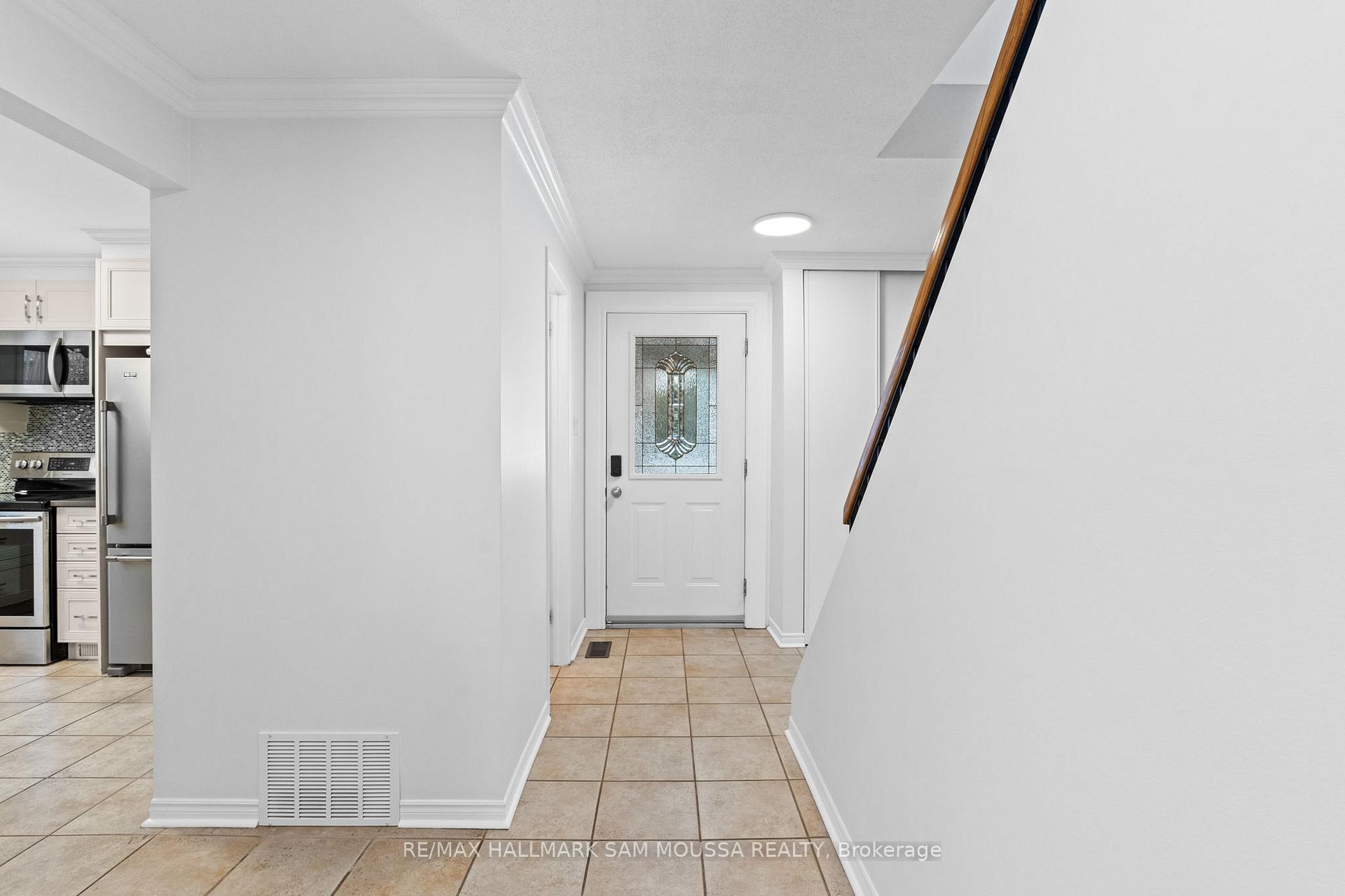 Photo 8 of 56 Coolspring Crescent, Ottawa, Borden Farm/Stewart Farm/Carleton Heights/Parkwood Hills — HOMEH