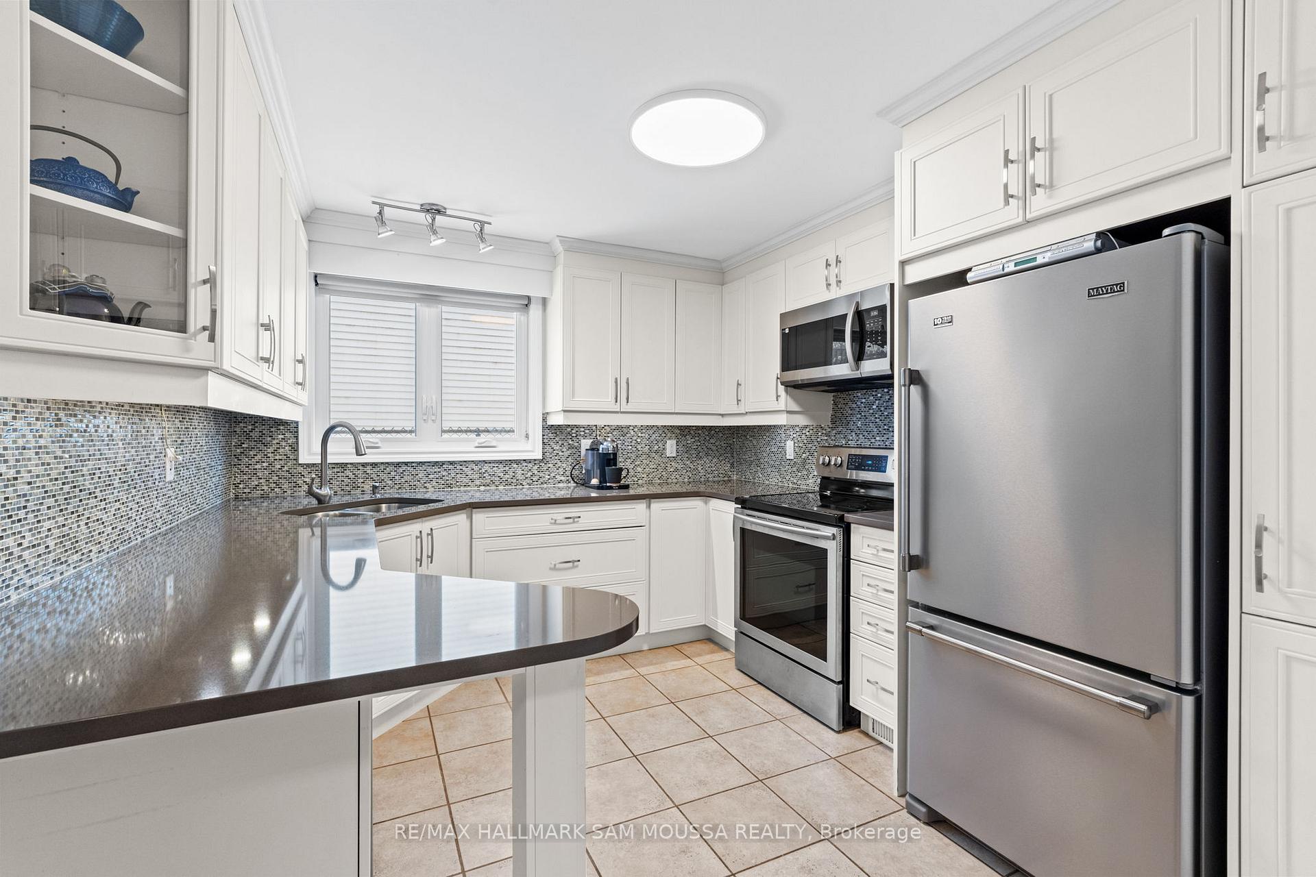Photo 9 of 56 Coolspring Crescent, Ottawa, Borden Farm/Stewart Farm/Carleton Heights/Parkwood Hills — HOMEH