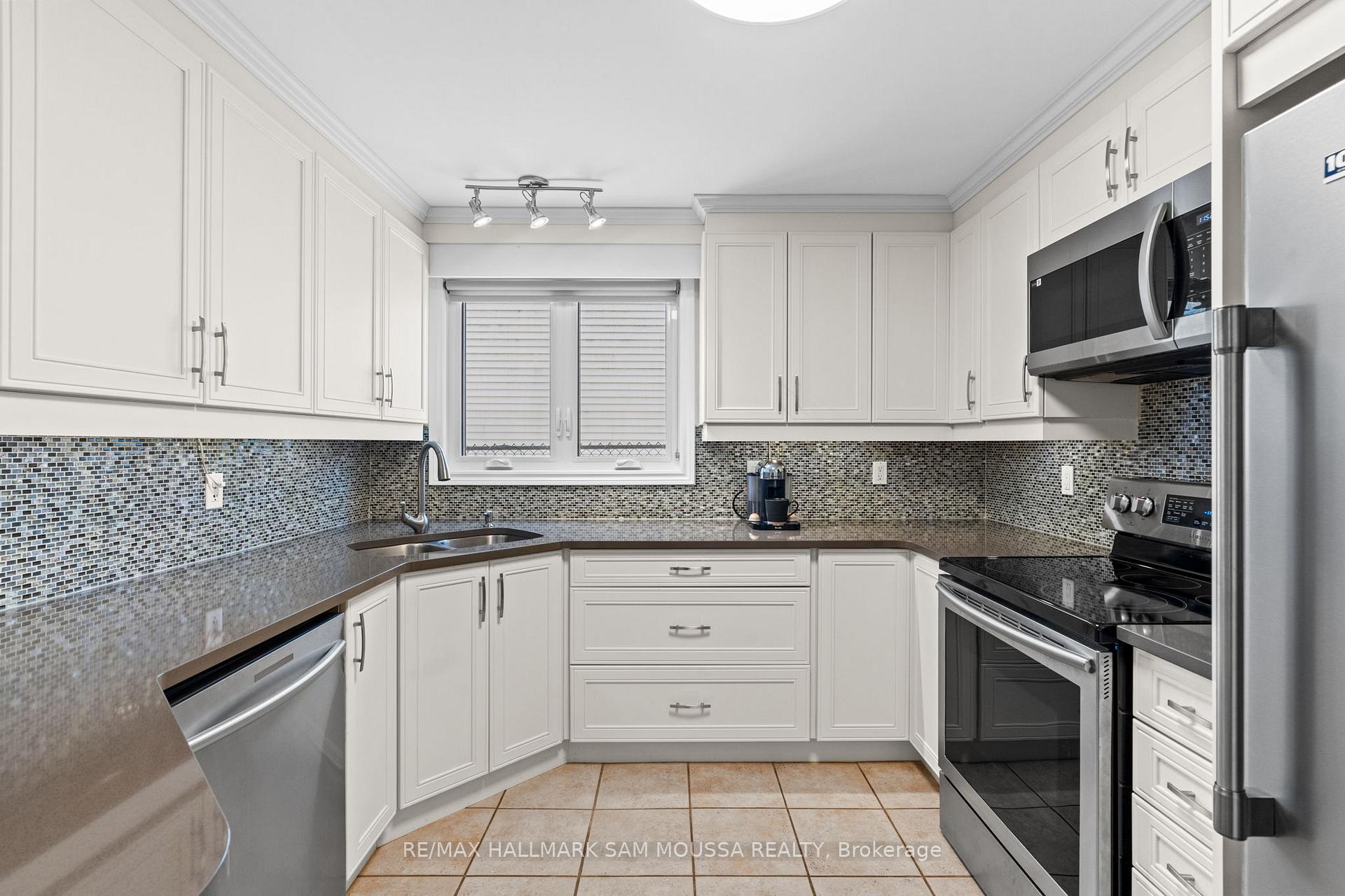 Photo 10 of 56 Coolspring Crescent, Ottawa, Borden Farm/Stewart Farm/Carleton Heights/Parkwood Hills — HOMEH
