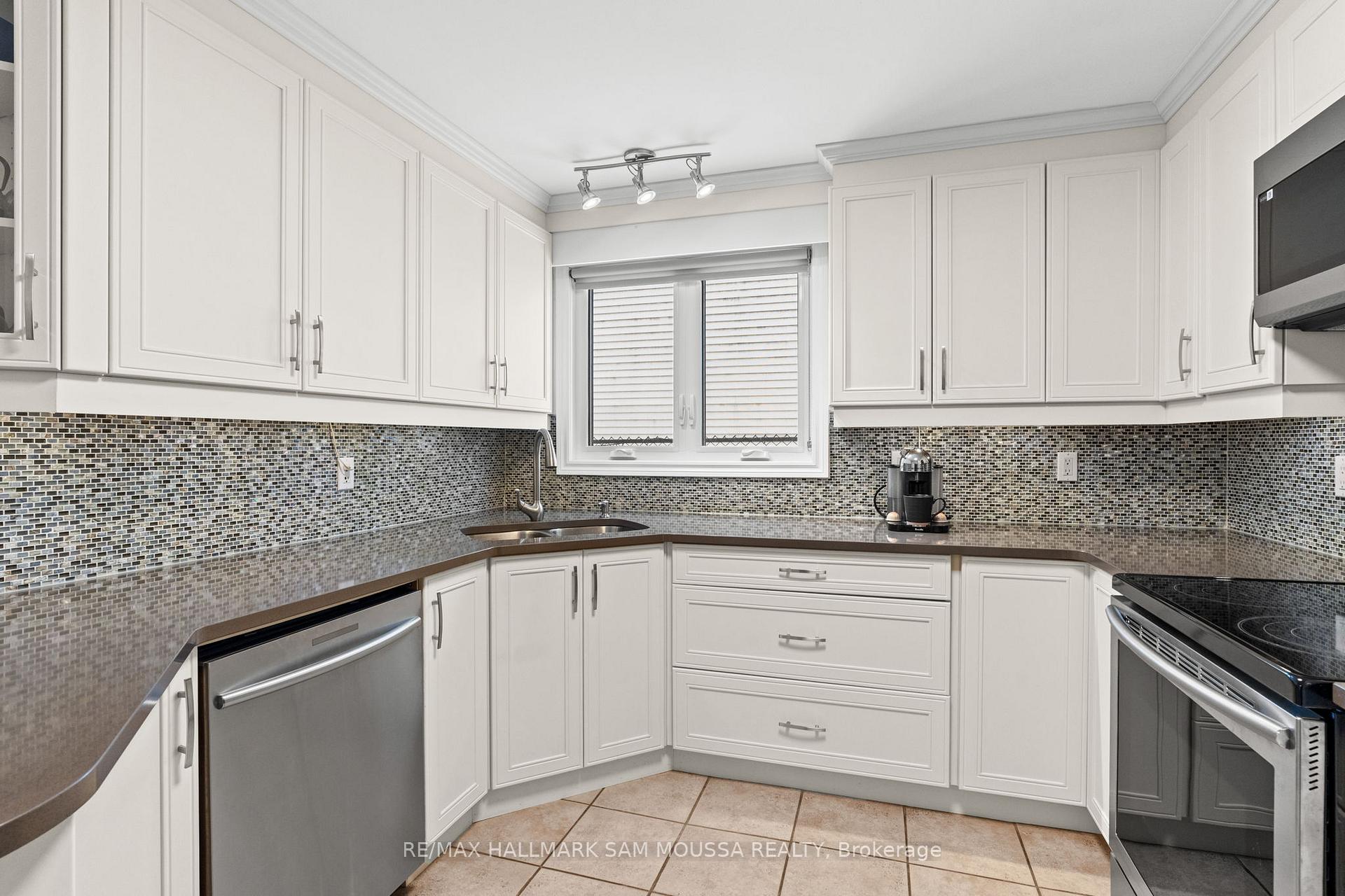 Photo 7 of 56 Coolspring Crescent, Ottawa, Borden Farm/Stewart Farm/Carleton Heights/Parkwood Hills — HOMEH