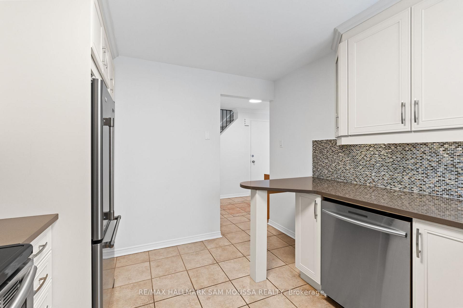 Photo 14 of 56 Coolspring Crescent, Ottawa, Borden Farm/Stewart Farm/Carleton Heights/Parkwood Hills — HOMEH