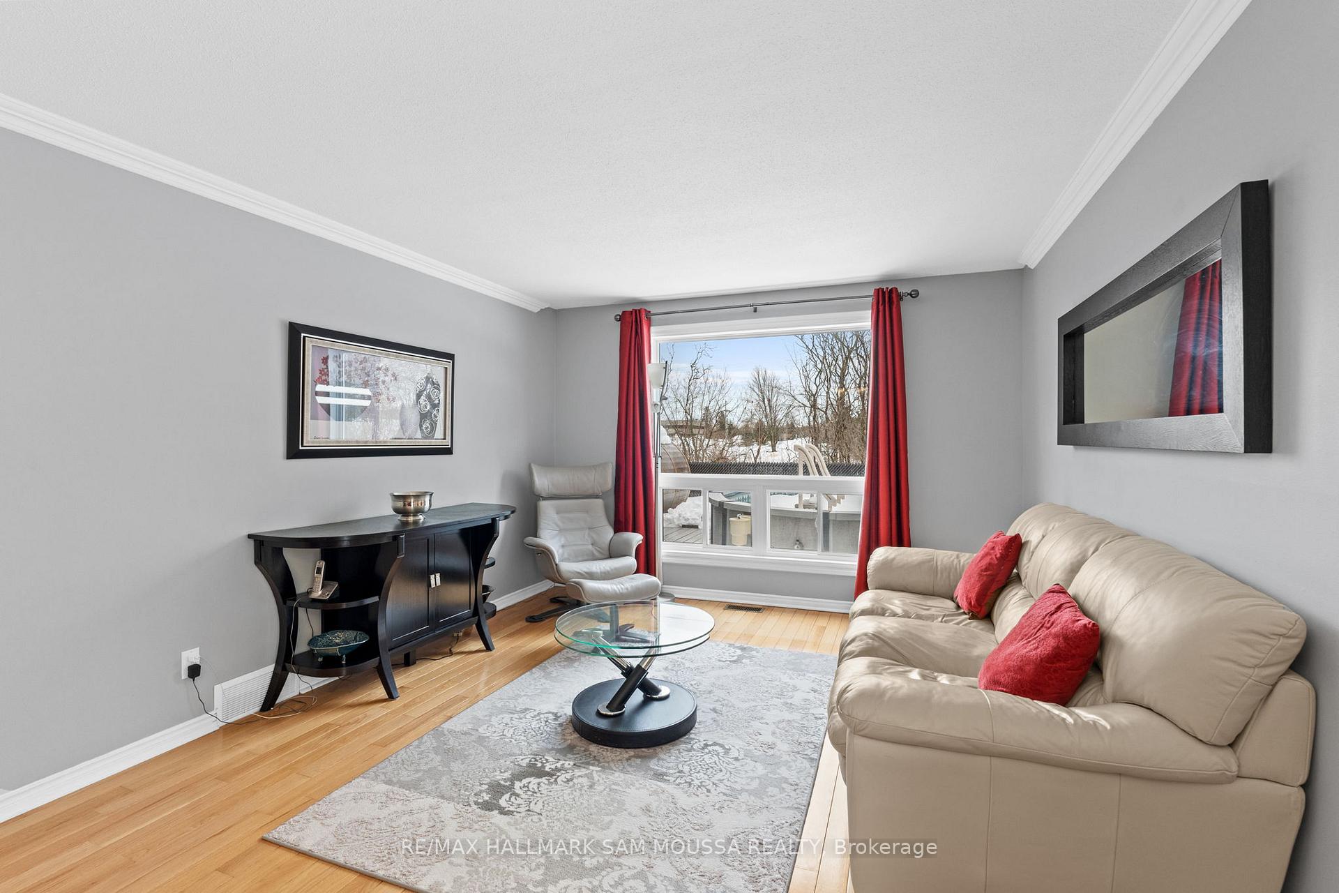 Photo 12 of 56 Coolspring Crescent, Ottawa, Borden Farm/Stewart Farm/Carleton Heights/Parkwood Hills — HOMEH