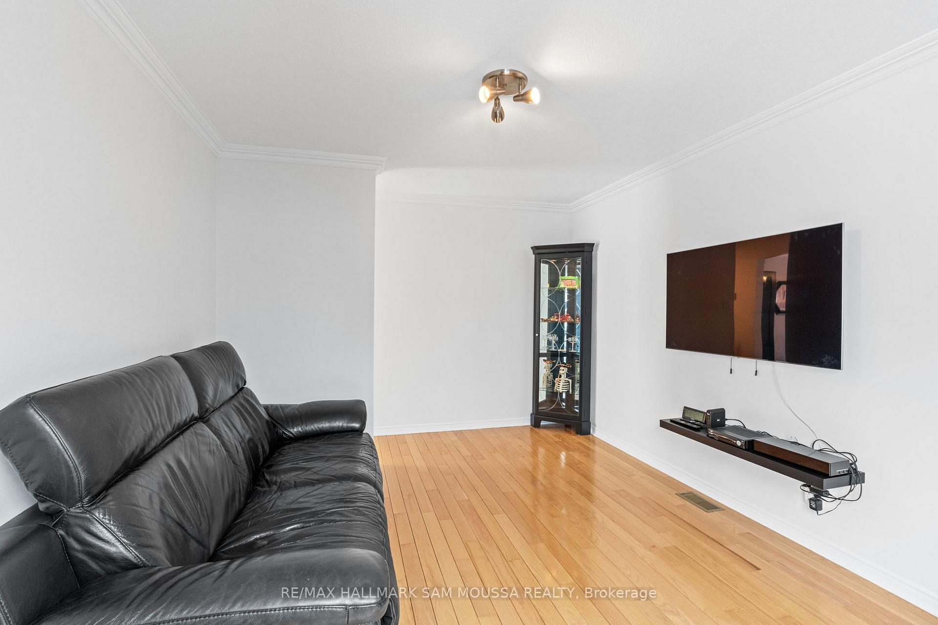 Photo 13 of 56 Coolspring Crescent, Ottawa, Borden Farm/Stewart Farm/Carleton Heights/Parkwood Hills — HOMEH