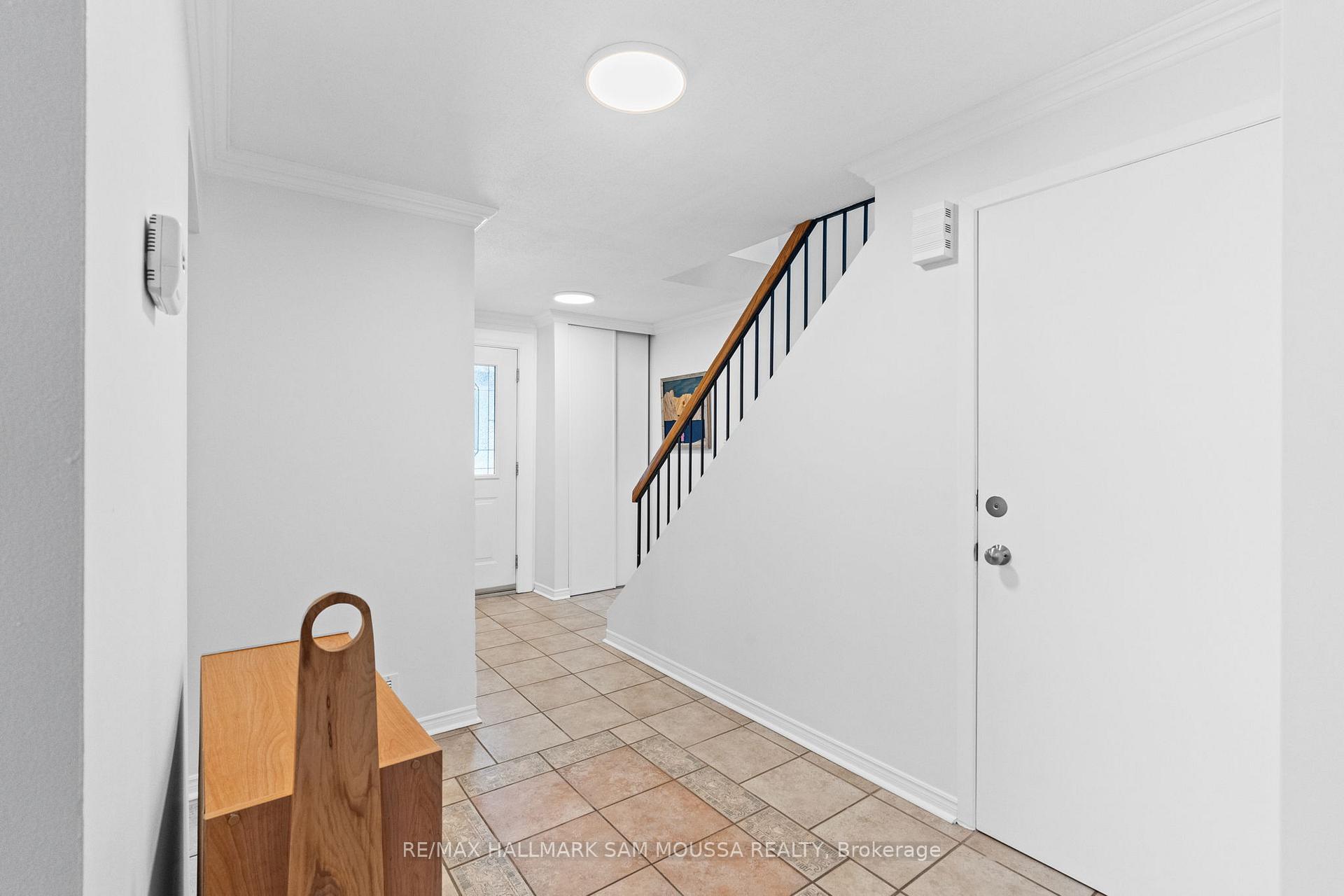 Photo 17 of 56 Coolspring Crescent, Ottawa, Borden Farm/Stewart Farm/Carleton Heights/Parkwood Hills — HOMEH