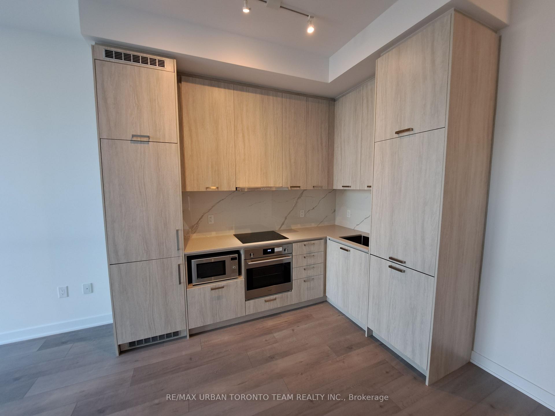 Photo 3 of Unit 219, 38 Honeycrisp Crescent, Vaughan, Vaughan Corporate Centre — HOMEH