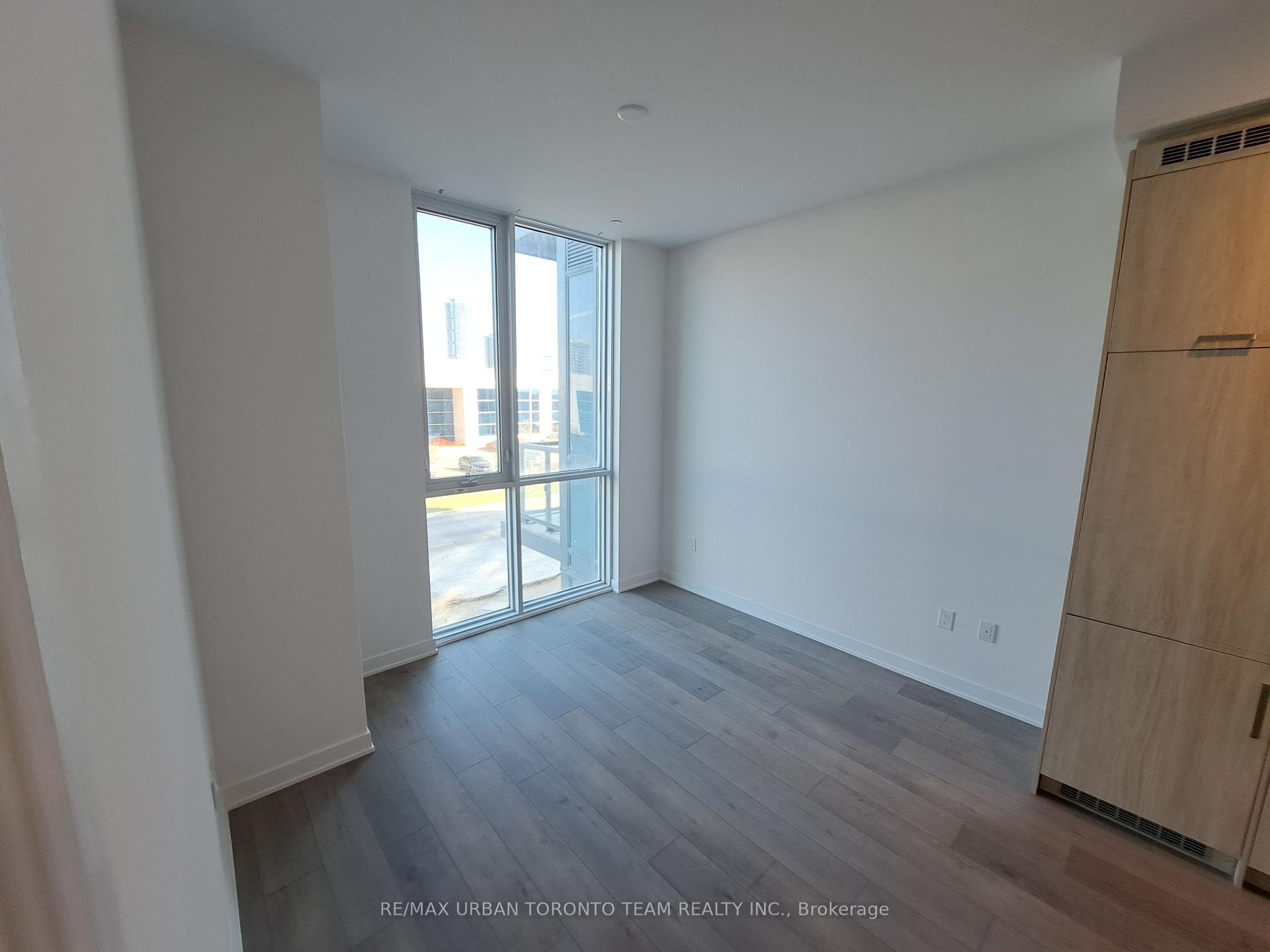 Photo 4 of Unit 219, 38 Honeycrisp Crescent, Vaughan, Vaughan Corporate Centre — HOMEH