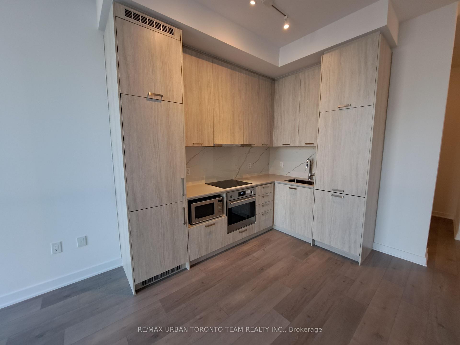 Photo 5 of Unit 219, 38 Honeycrisp Crescent, Vaughan, Vaughan Corporate Centre — HOMEH