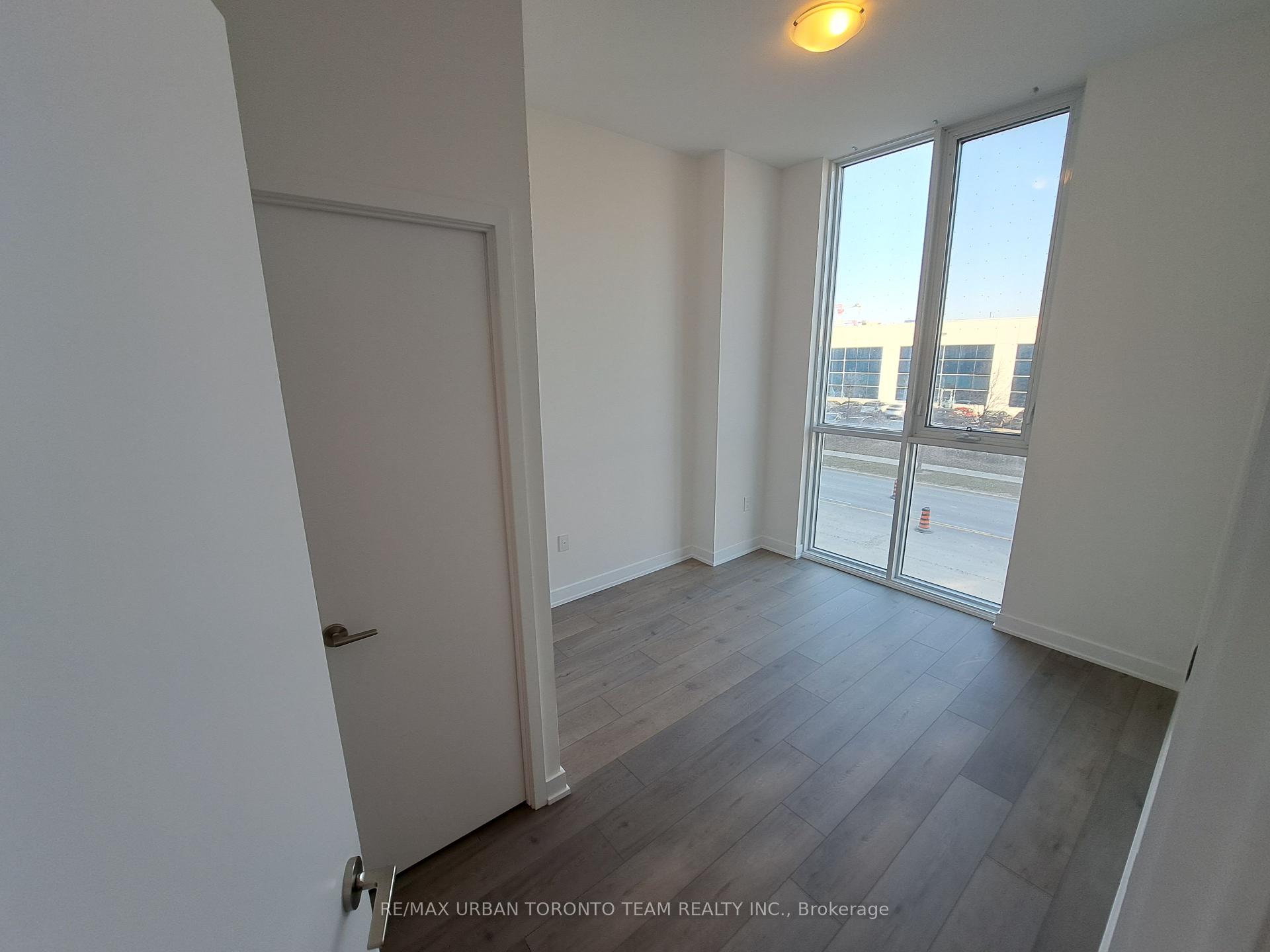 Photo 6 of Unit 219, 38 Honeycrisp Crescent, Vaughan, Vaughan Corporate Centre — HOMEH
