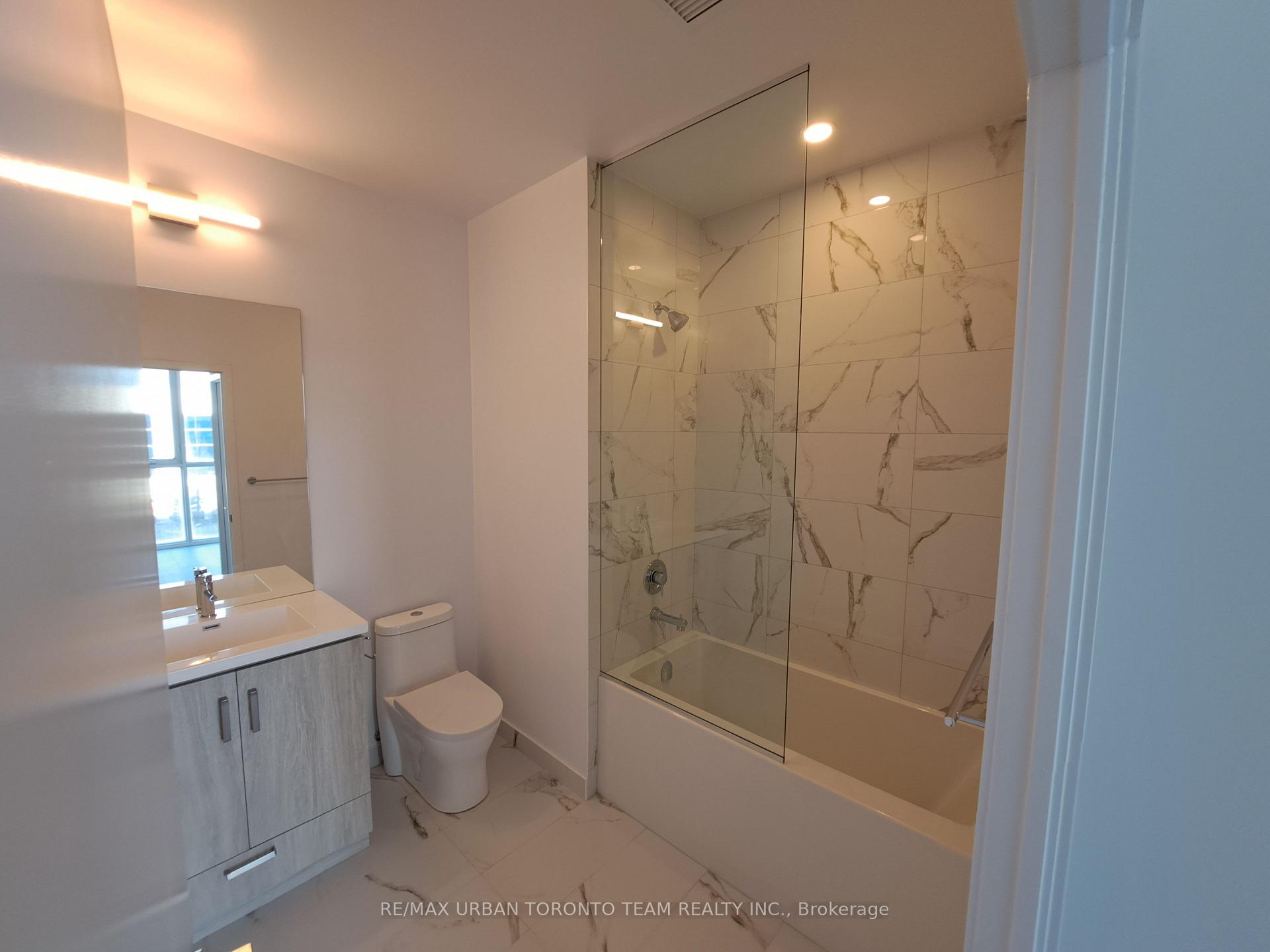 Photo 7 of Unit 219, 38 Honeycrisp Crescent, Vaughan, Vaughan Corporate Centre — HOMEH