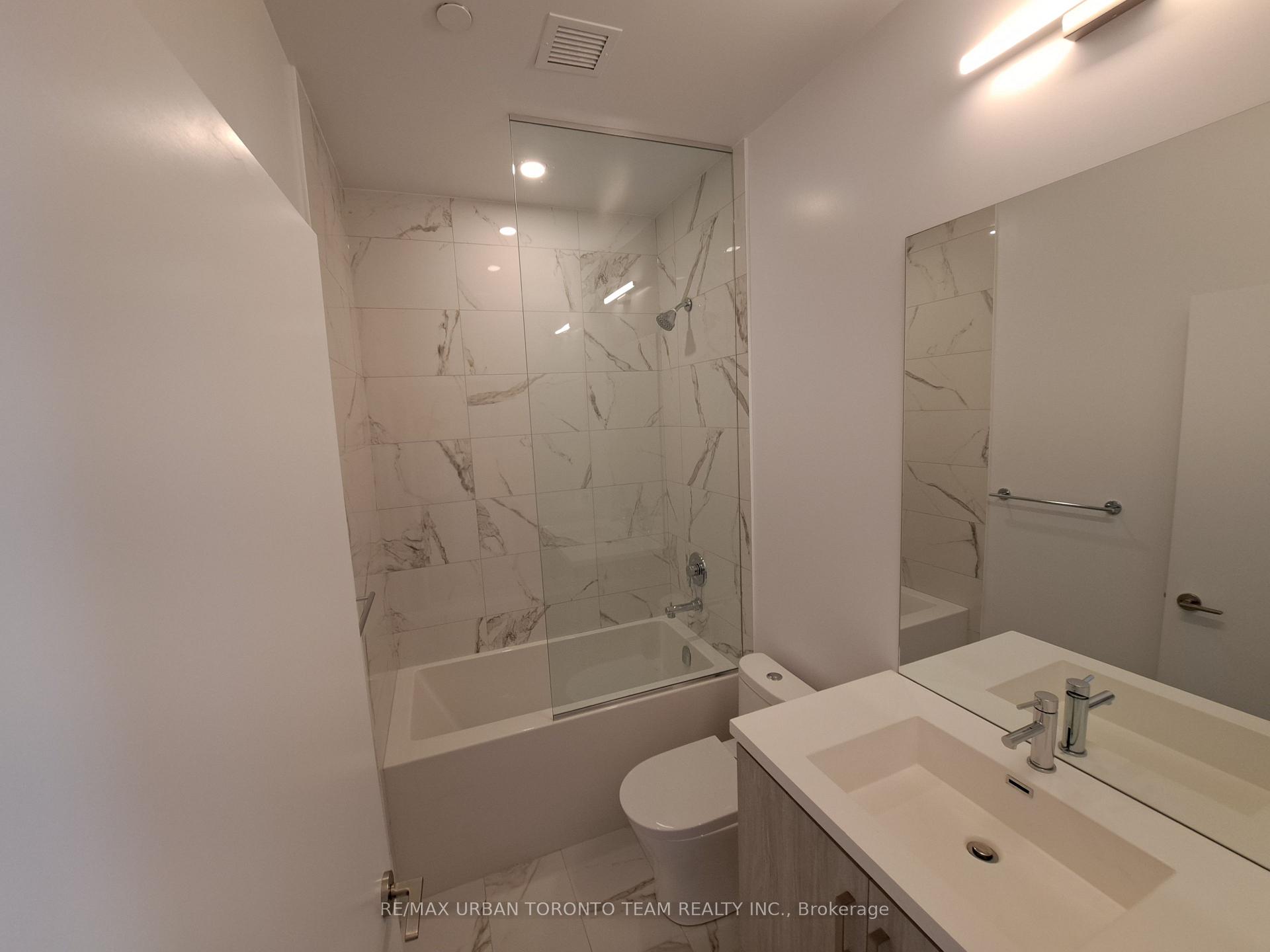 Photo 8 of Unit 219, 38 Honeycrisp Crescent, Vaughan, Vaughan Corporate Centre — HOMEH