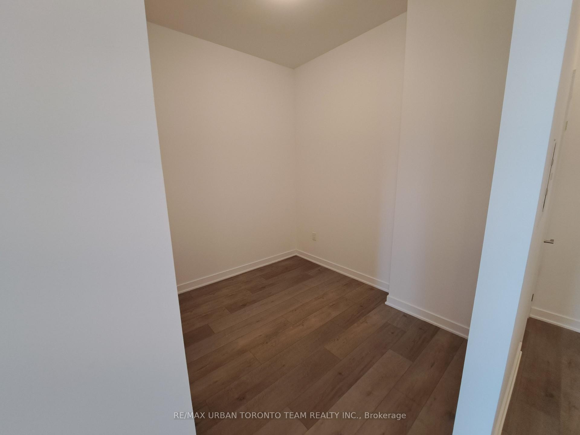 Photo 9 of Unit 219, 38 Honeycrisp Crescent, Vaughan, Vaughan Corporate Centre — HOMEH