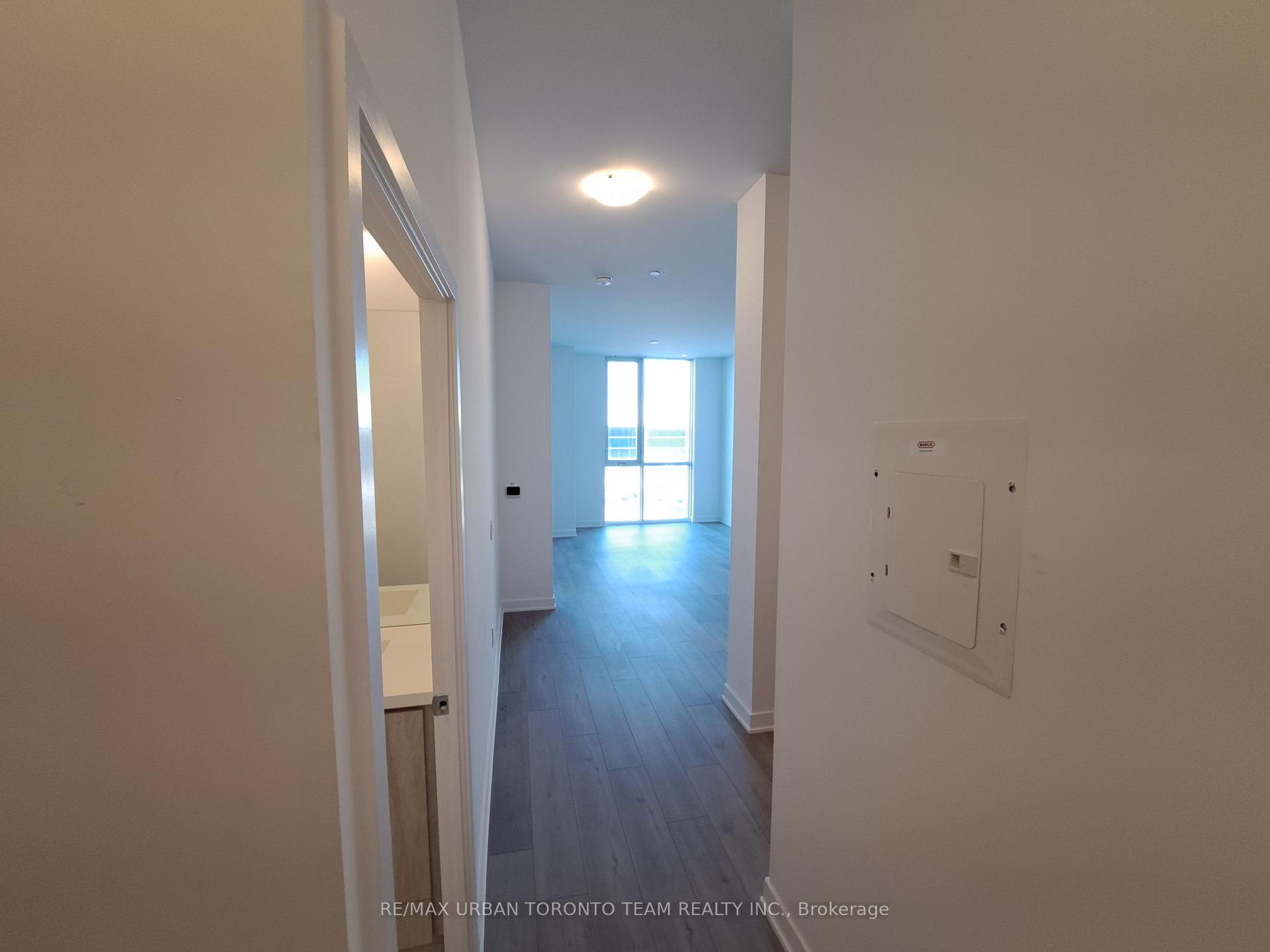 Photo 11 of Unit 219, 38 Honeycrisp Crescent, Vaughan, Vaughan Corporate Centre — HOMEH