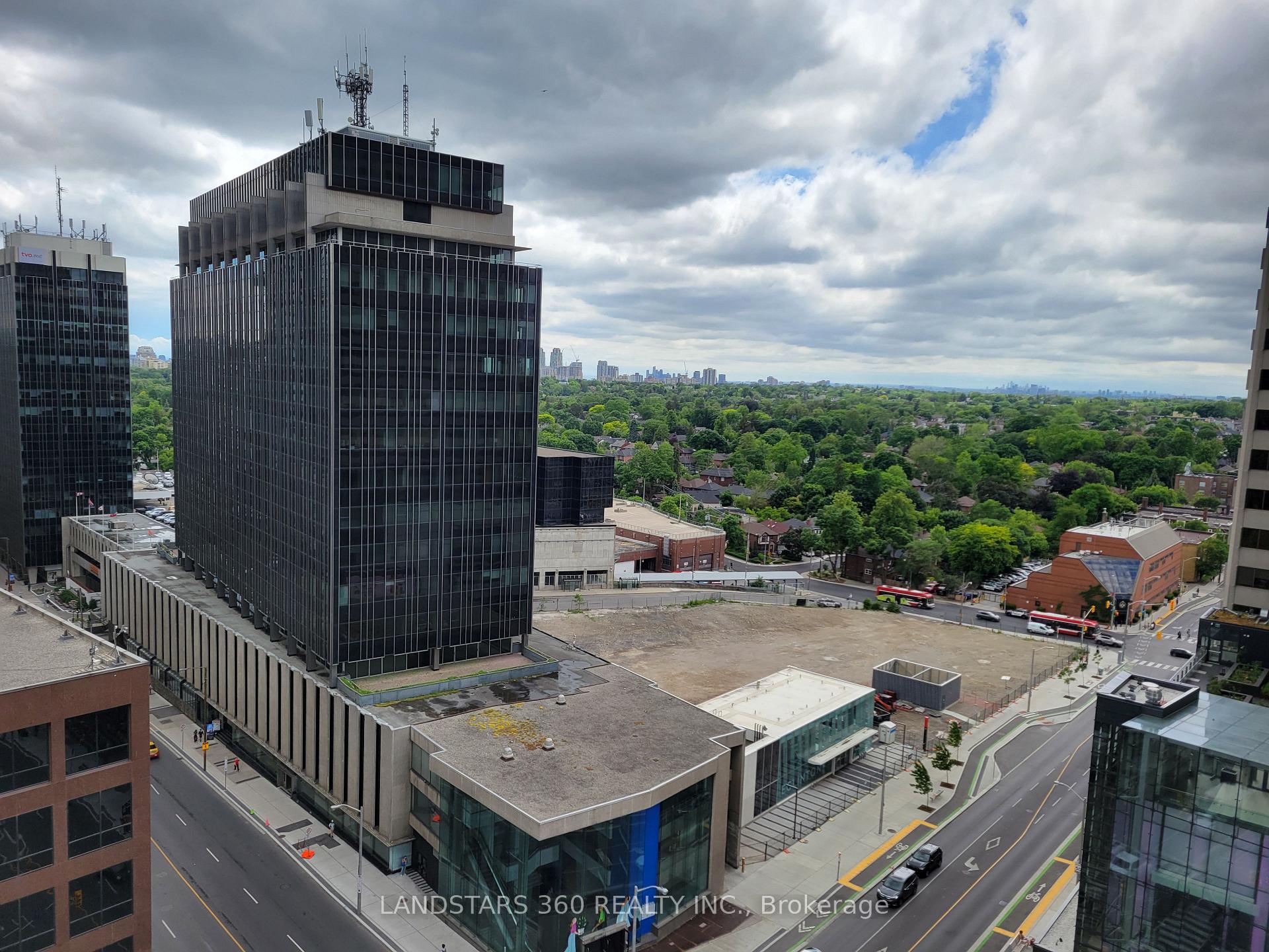 Front of Unit 1001, 8 Eglinton Avenue E
