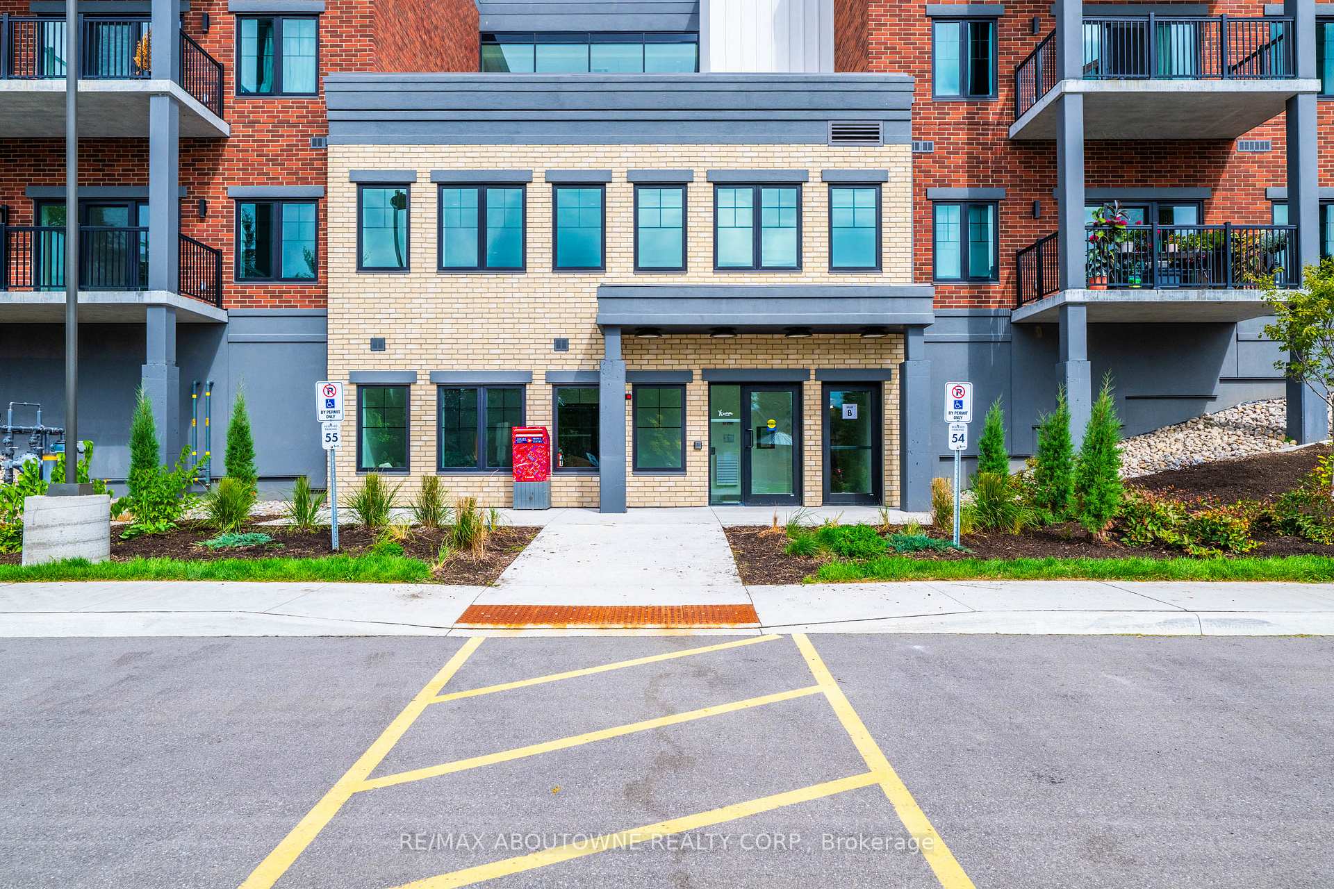 Photo 3 of Unit 414, 121 Mary Street, Clearview, Creemore — HOMEH