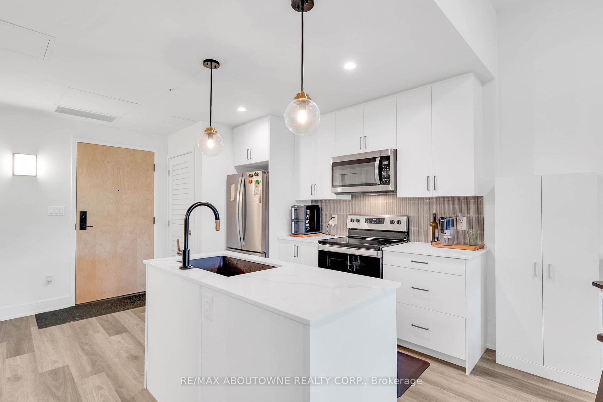 Photo 17 of Unit 414, 121 Mary Street, Clearview, Creemore — HOMEH
