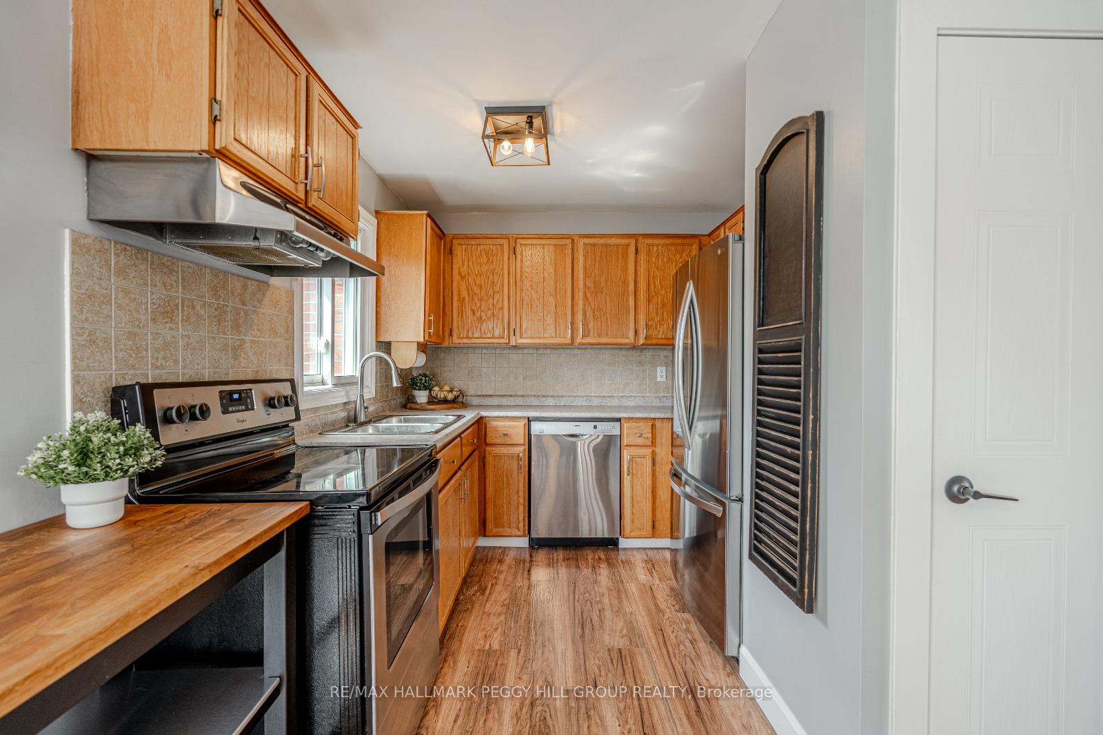 Photo 6 of 40 Grasett Crescent, Barrie, West Bayfield — HOMEH