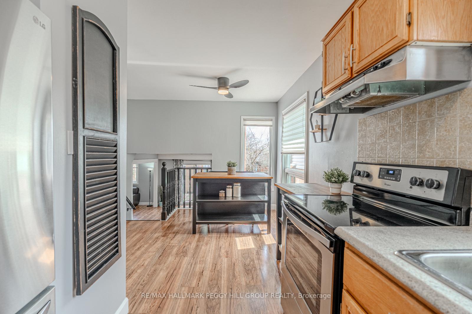 Photo 4 of 40 Grasett Crescent, Barrie, West Bayfield — HOMEH