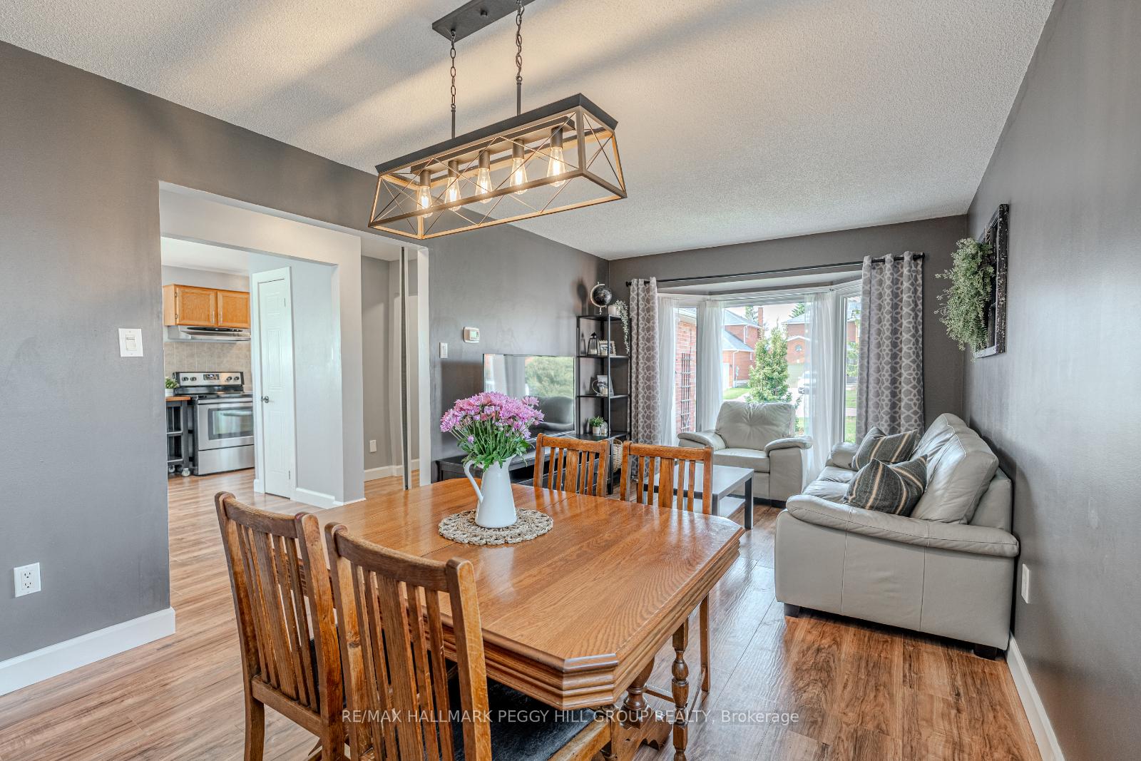 Photo 5 of 40 Grasett Crescent, Barrie, West Bayfield — HOMEH
