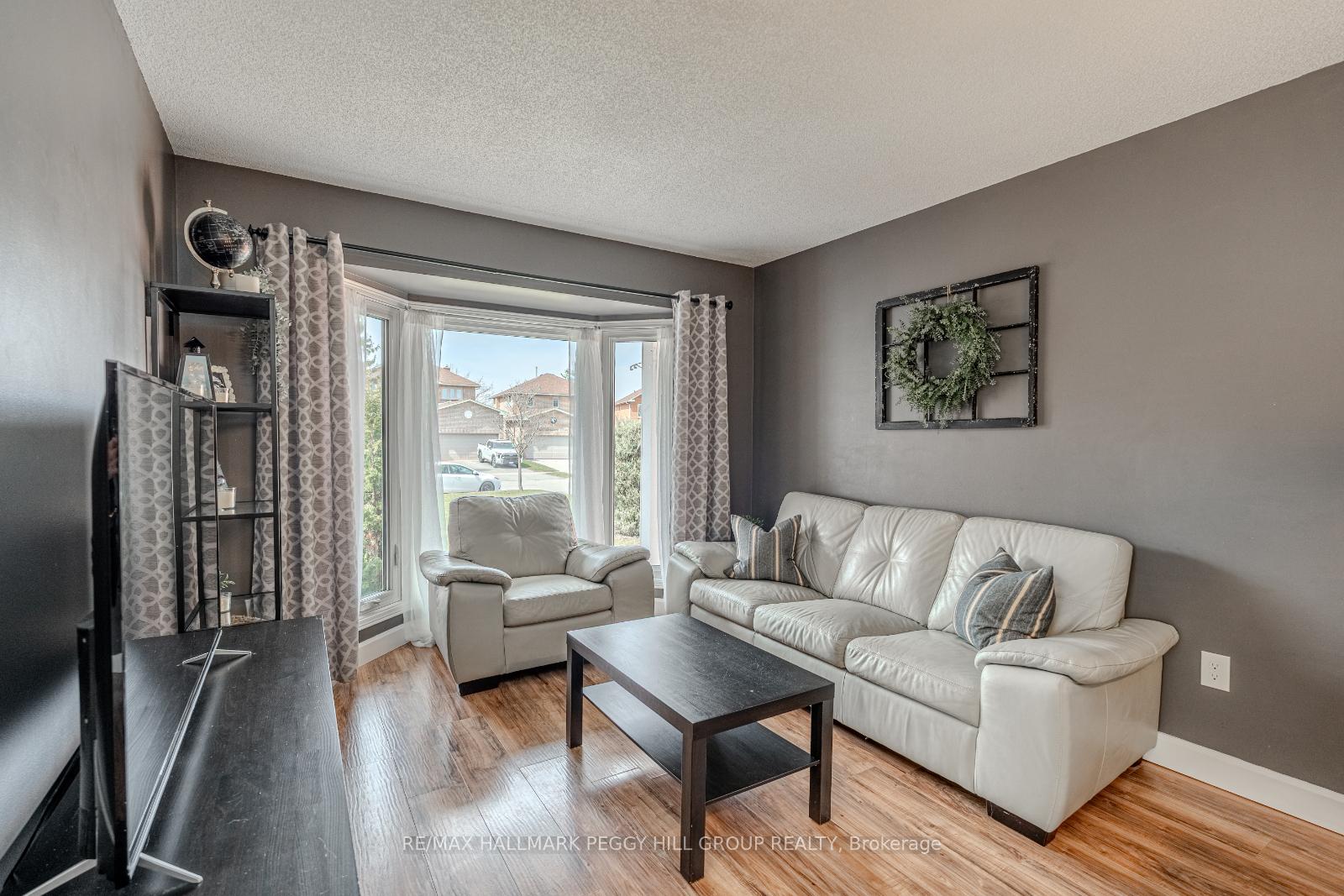 Photo 7 of 40 Grasett Crescent, Barrie, West Bayfield — HOMEH