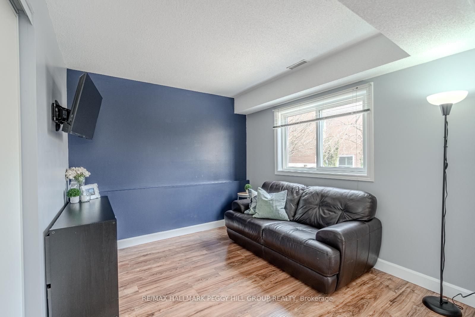 Photo 8 of 40 Grasett Crescent, Barrie, West Bayfield — HOMEH