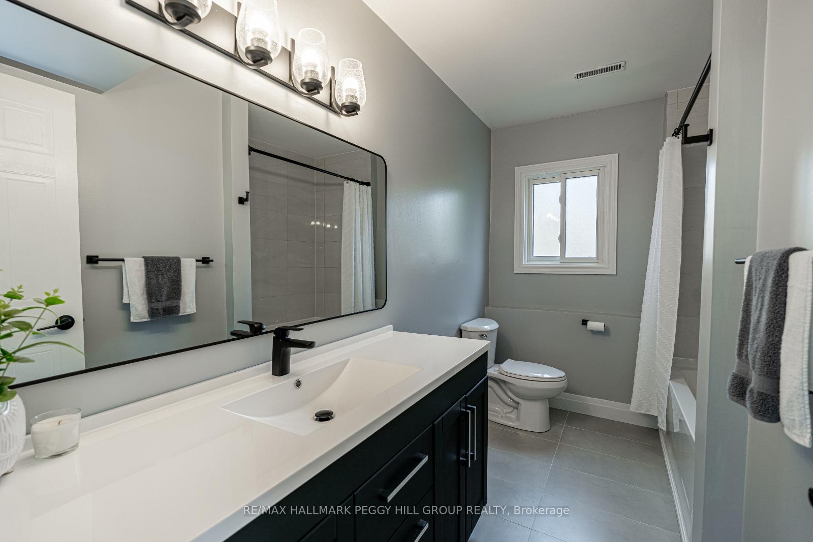 Photo 10 of 40 Grasett Crescent, Barrie, West Bayfield — HOMEH