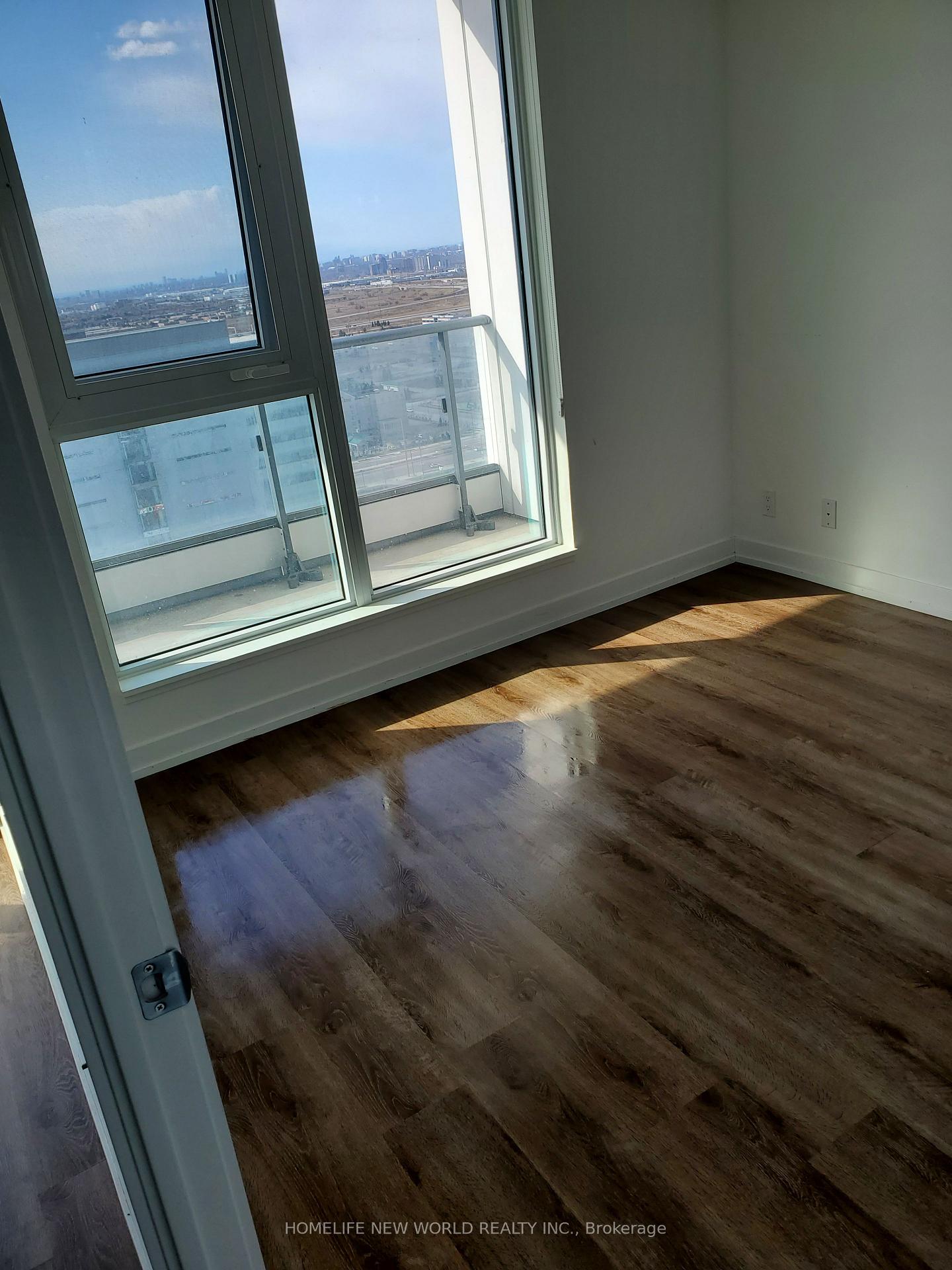 Photo 5 of Unit 3007, 5 Buttermill Avenue, Vaughan, Vaughan Corporate Centre — HOMEH