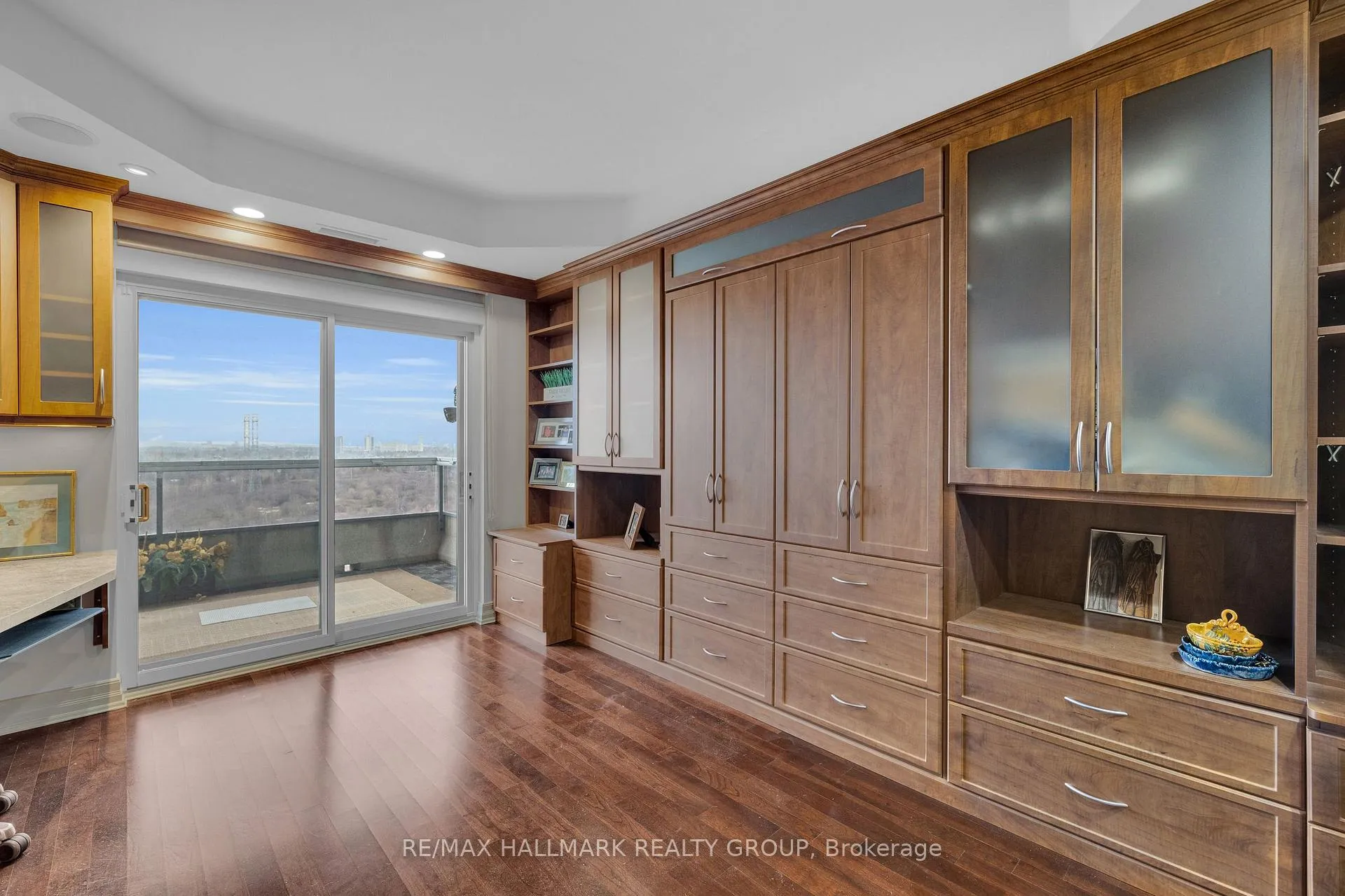 Photo 32 of Unit 1406, 3580 Rivergate Way, Ottawa, Quinterra — HOMEH