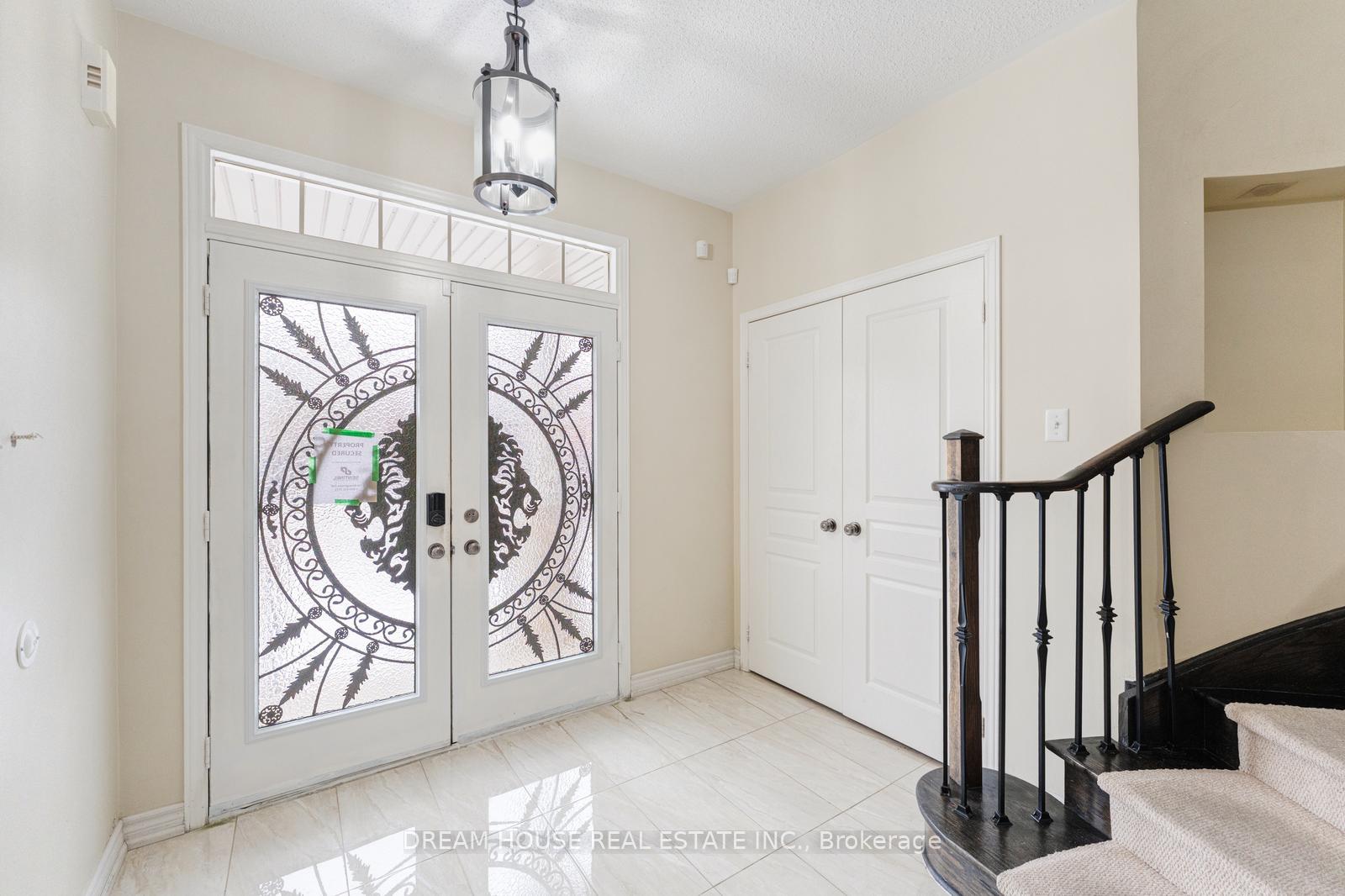 Photo 5 of 28 Cape Dorset Crescent, Brampton, Sandringham-Wellington — HOMEH