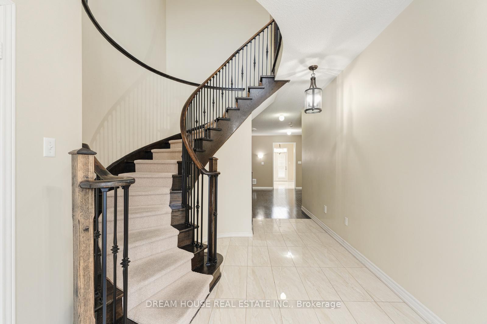 Photo 8 of 28 Cape Dorset Crescent, Brampton, Sandringham-Wellington — HOMEH