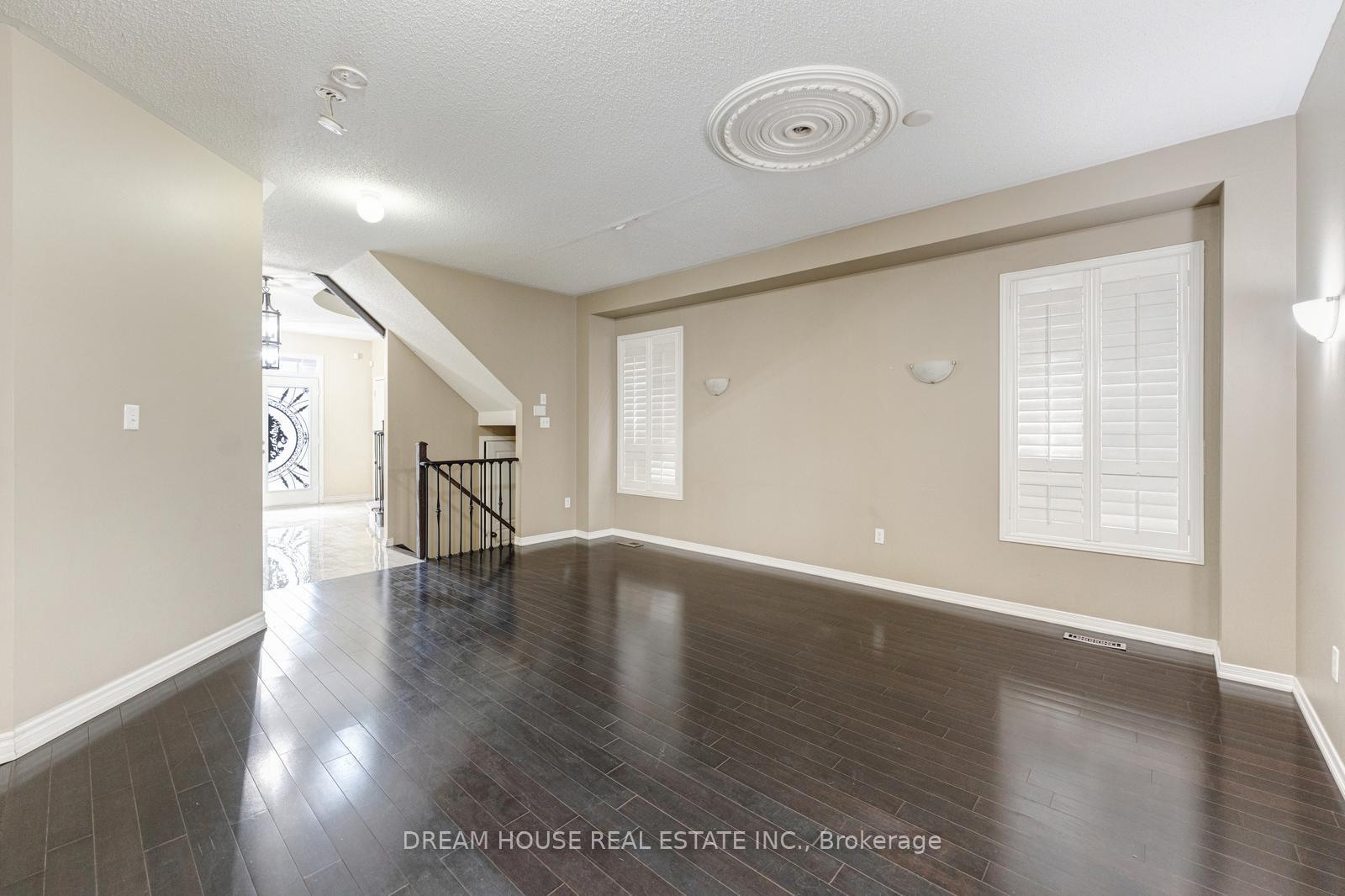 Photo 3 of 28 Cape Dorset Crescent, Brampton, Sandringham-Wellington — HOMEH