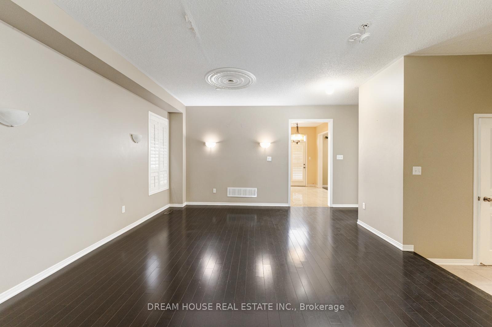 Photo 6 of 28 Cape Dorset Crescent, Brampton, Sandringham-Wellington — HOMEH