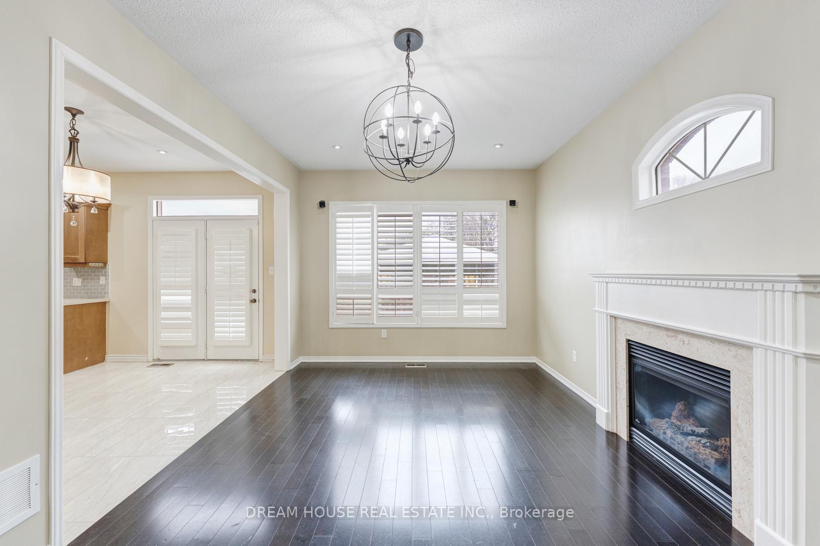 Photo 10 of 28 Cape Dorset Crescent, Brampton, Sandringham-Wellington — HOMEH