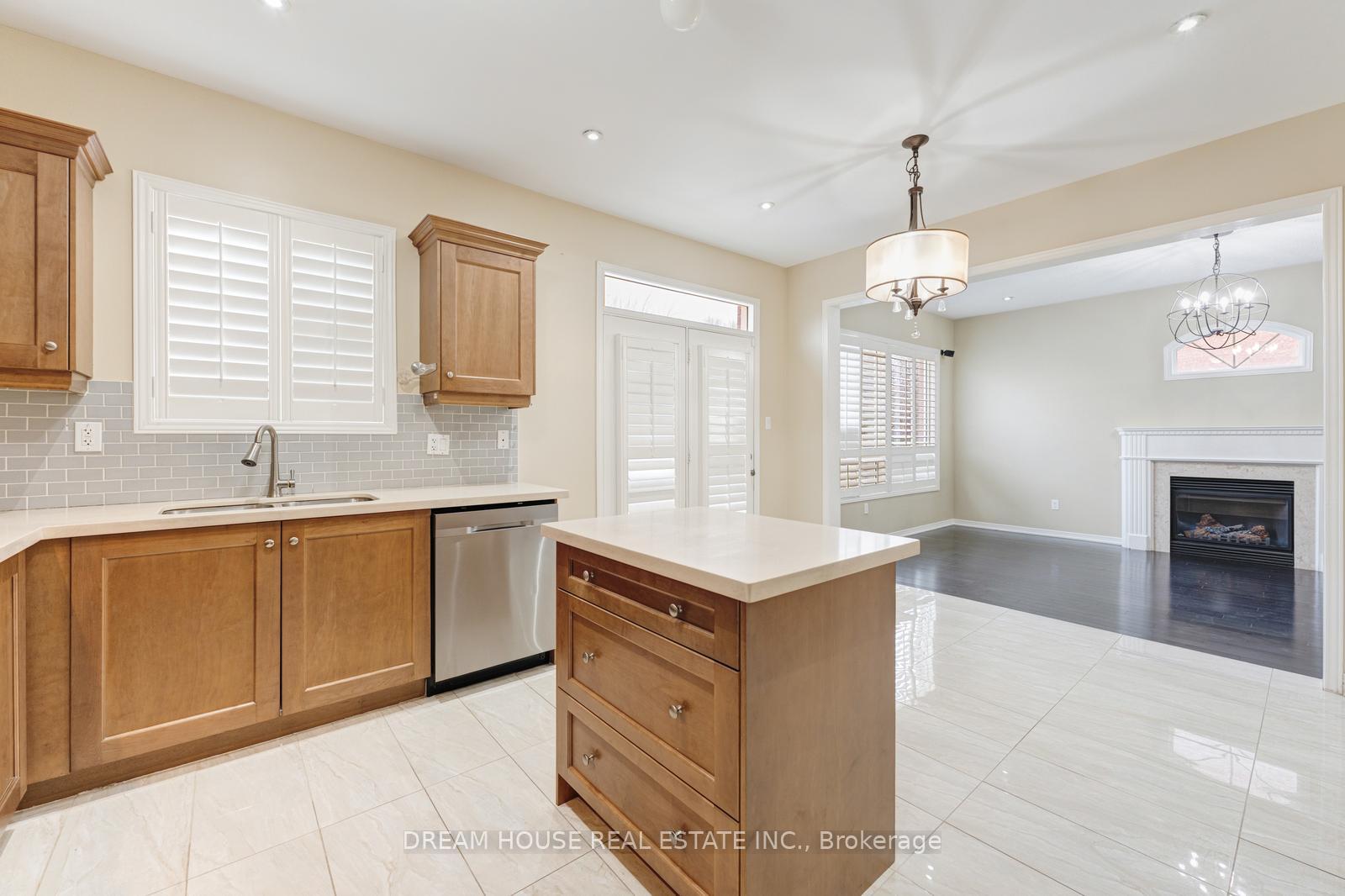 Photo 15 of 28 Cape Dorset Crescent, Brampton, Sandringham-Wellington — HOMEH