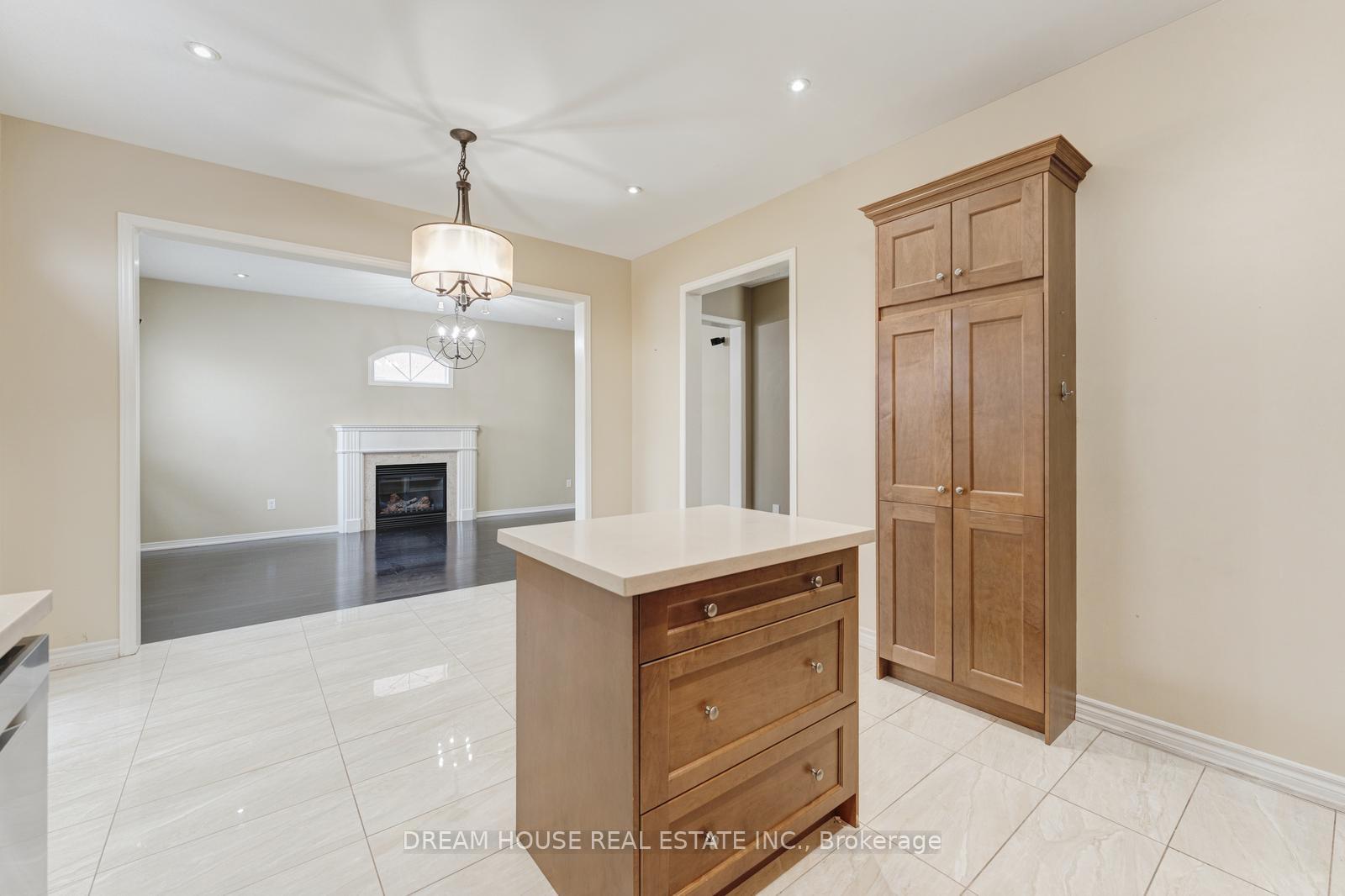Photo 13 of 28 Cape Dorset Crescent, Brampton, Sandringham-Wellington — HOMEH
