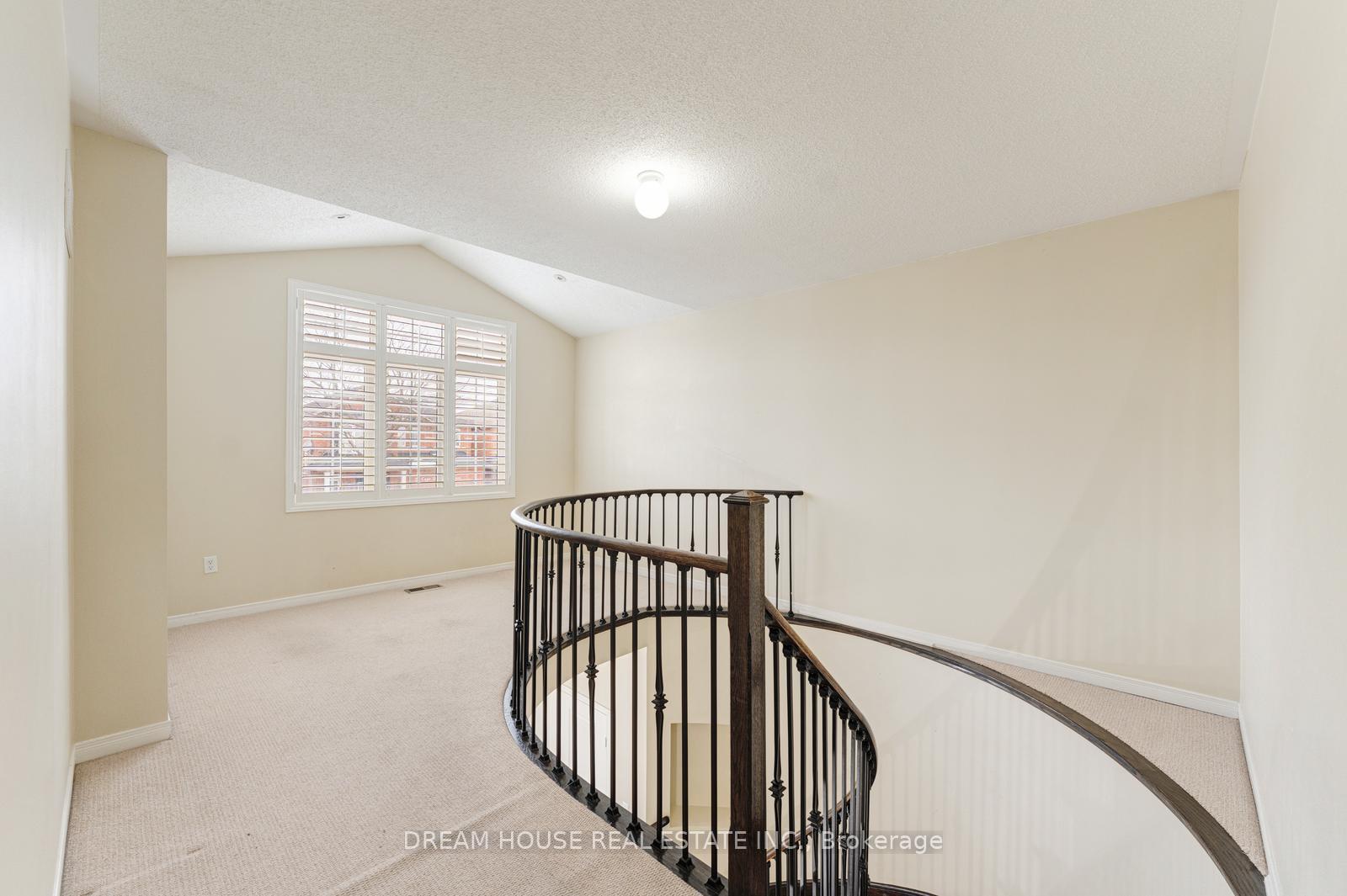 Photo 14 of 28 Cape Dorset Crescent, Brampton, Sandringham-Wellington — HOMEH