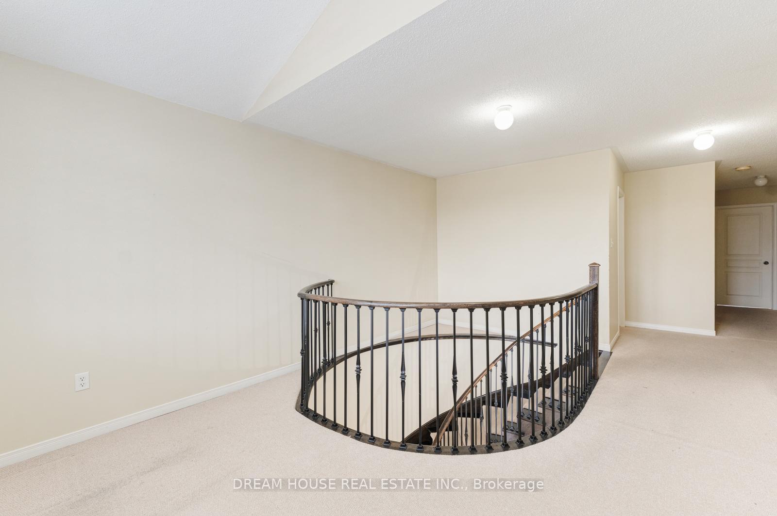 Photo 16 of 28 Cape Dorset Crescent, Brampton, Sandringham-Wellington — HOMEH